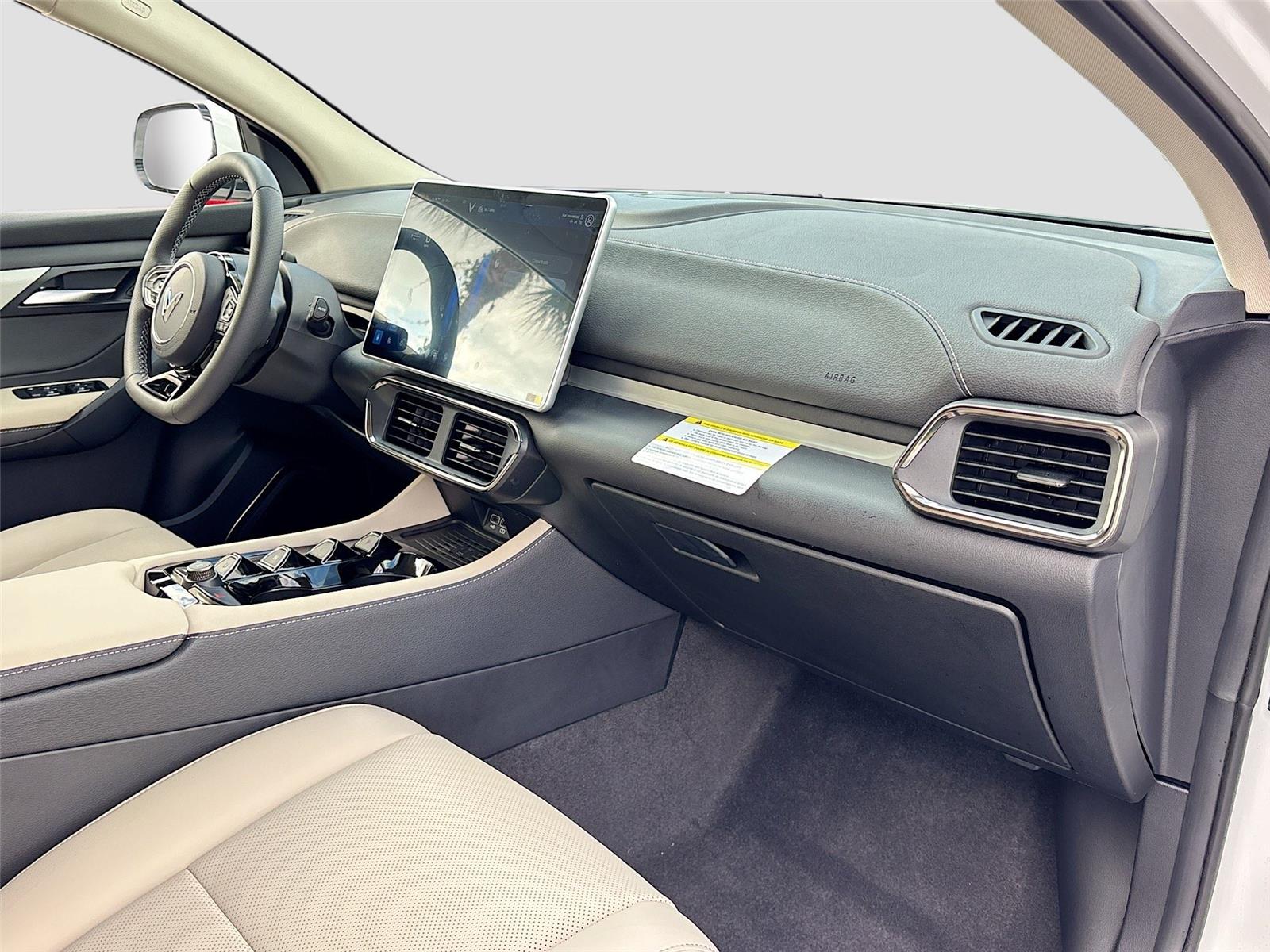 2025 VinFast VF 8 Plus