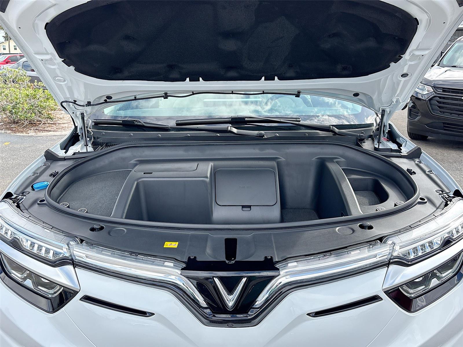 2025 VinFast VF 8 Plus