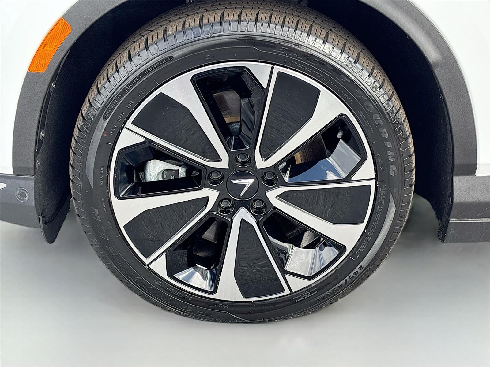 2025 VinFast VF 8 Plus