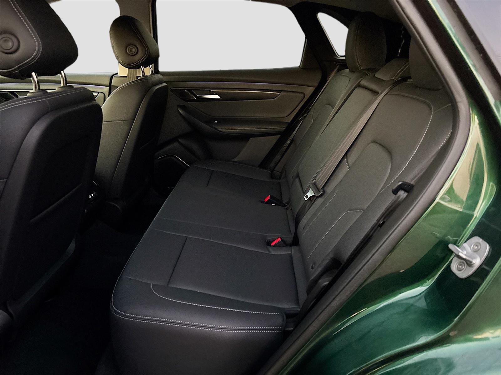 2025 VinFast VF 8 Eco