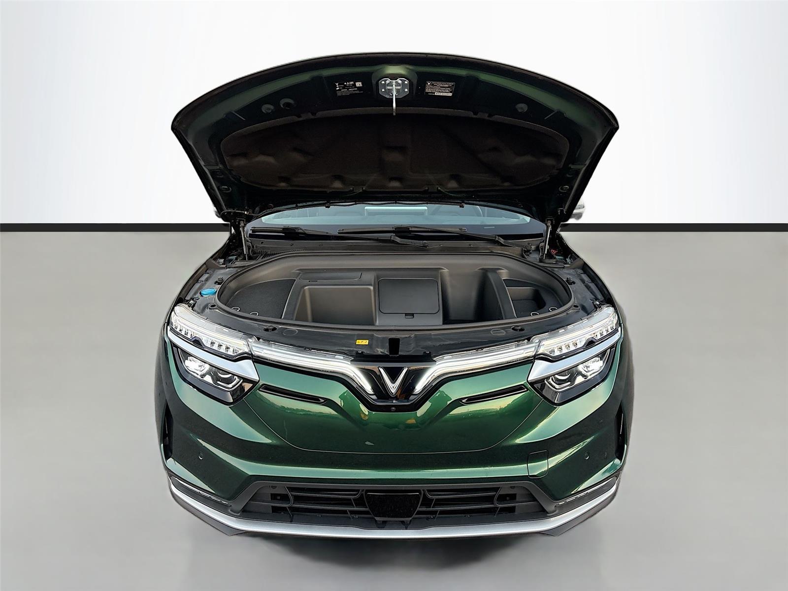 2025 VinFast VF 8 Eco