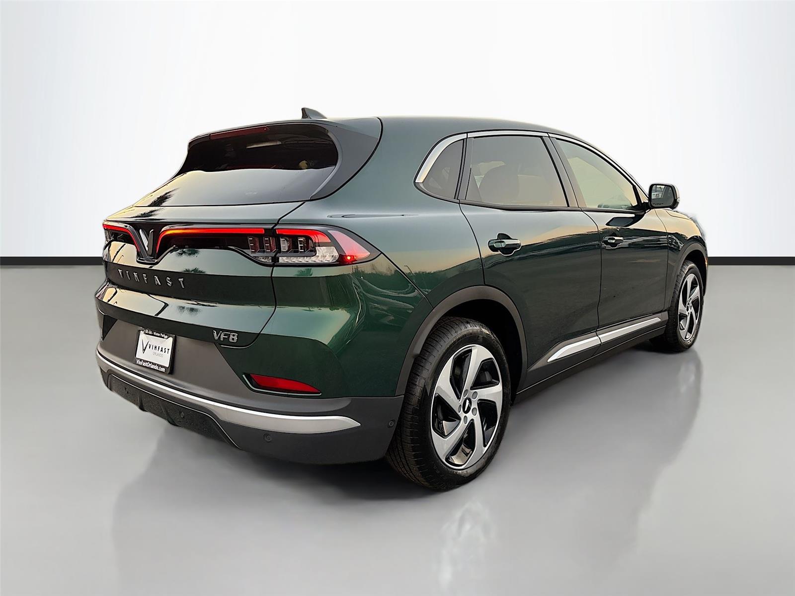 2025 VinFast VF 8 Eco