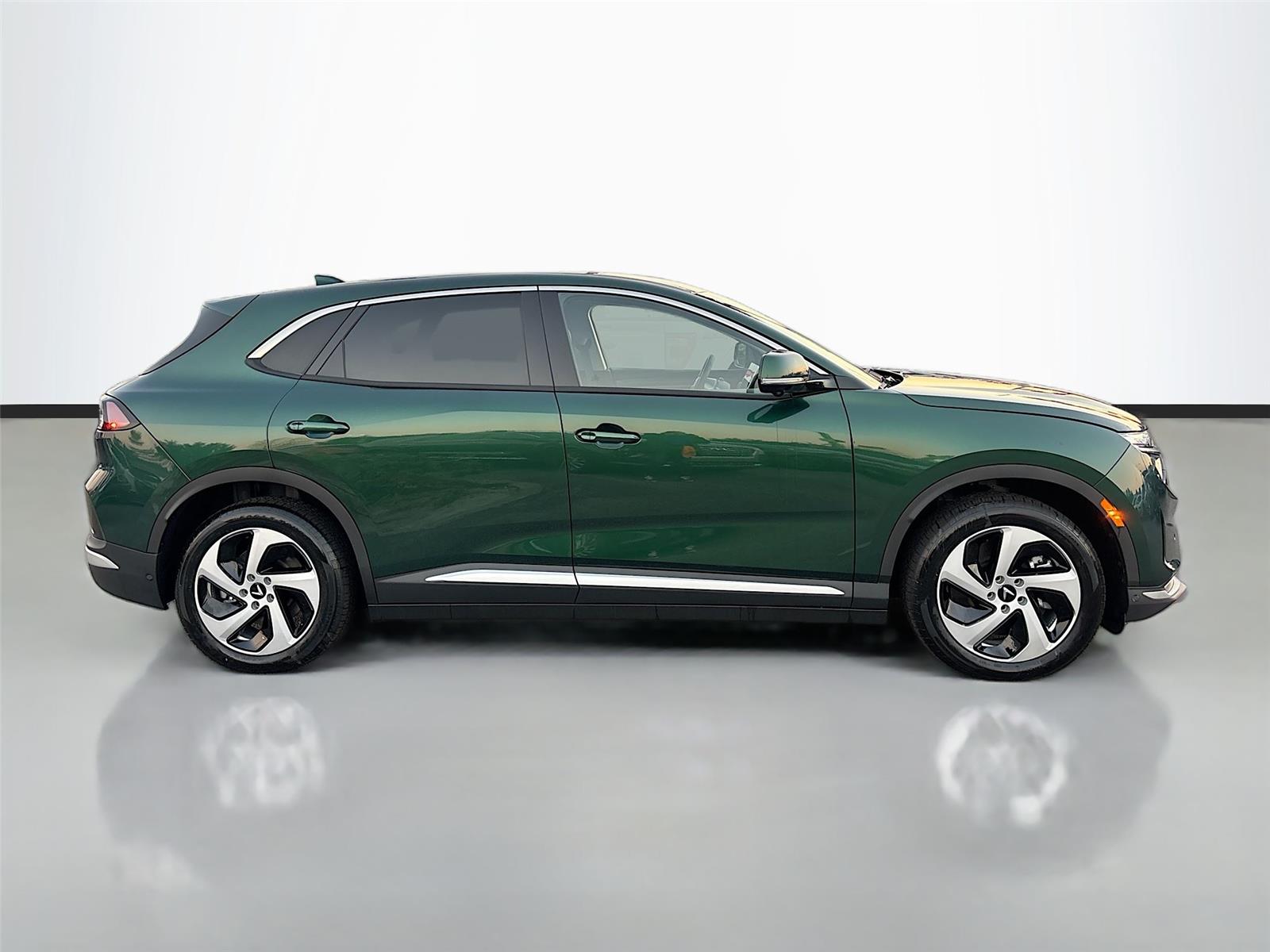 2025 VinFast VF 8 Eco