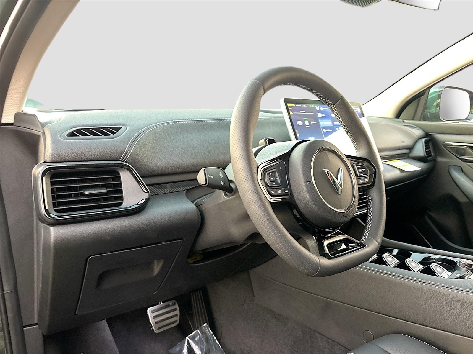 2025 VinFast VF 8 Eco