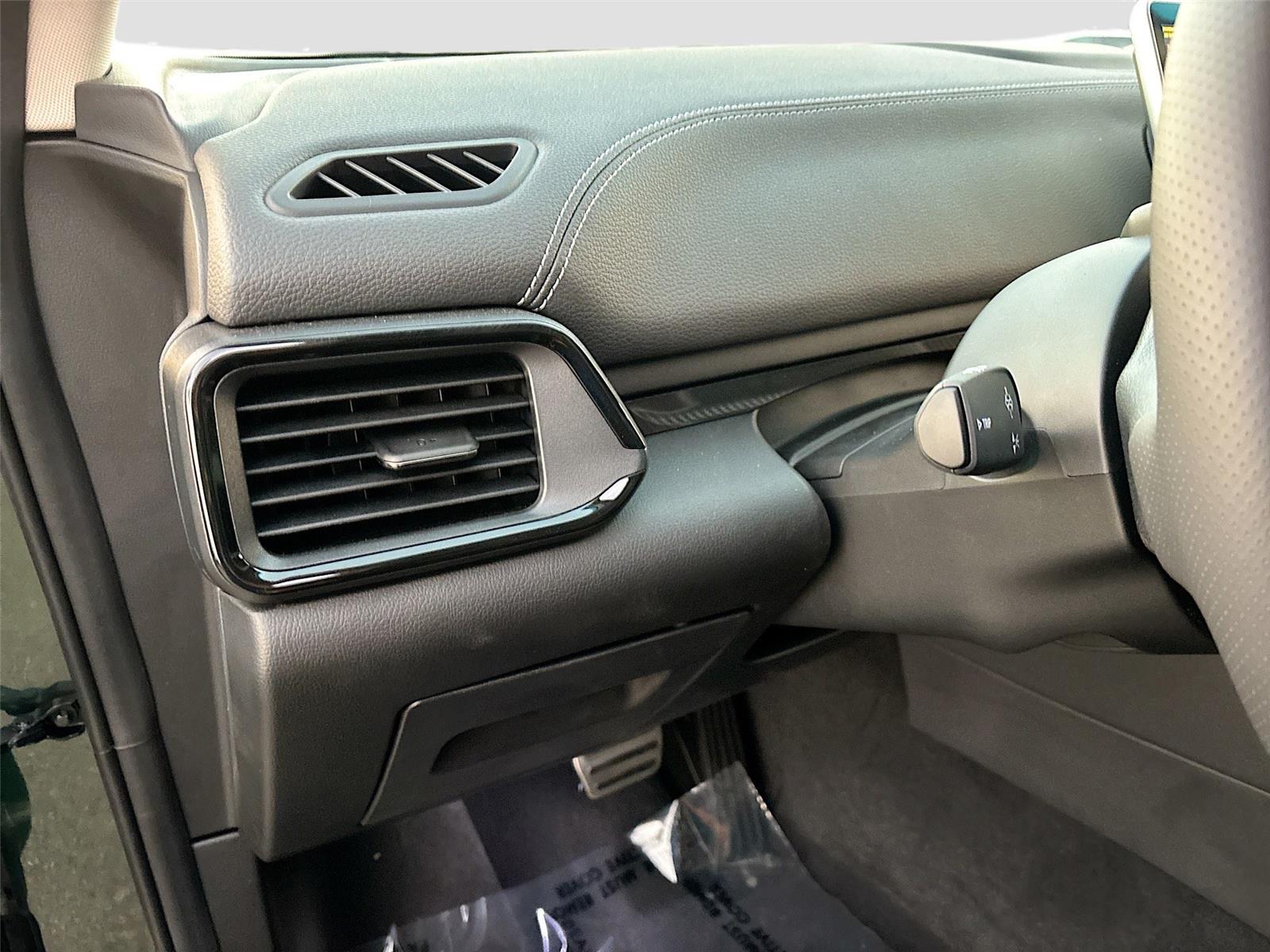 2025 VinFast VF 8 Eco