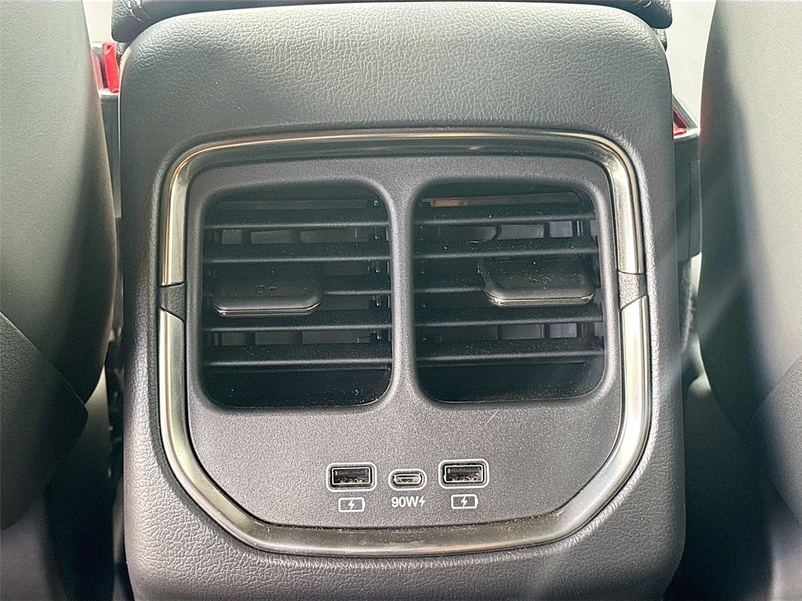 2025 VINFAST TRAD VF 8 PLUS