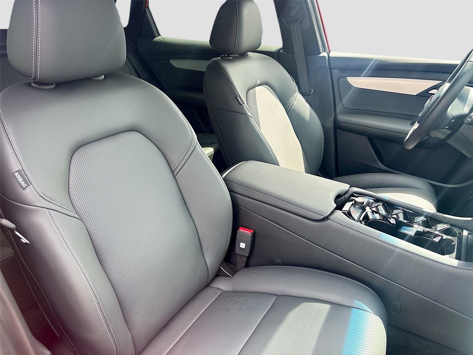 2025 VINFAST TRAD VF 8 PLUS