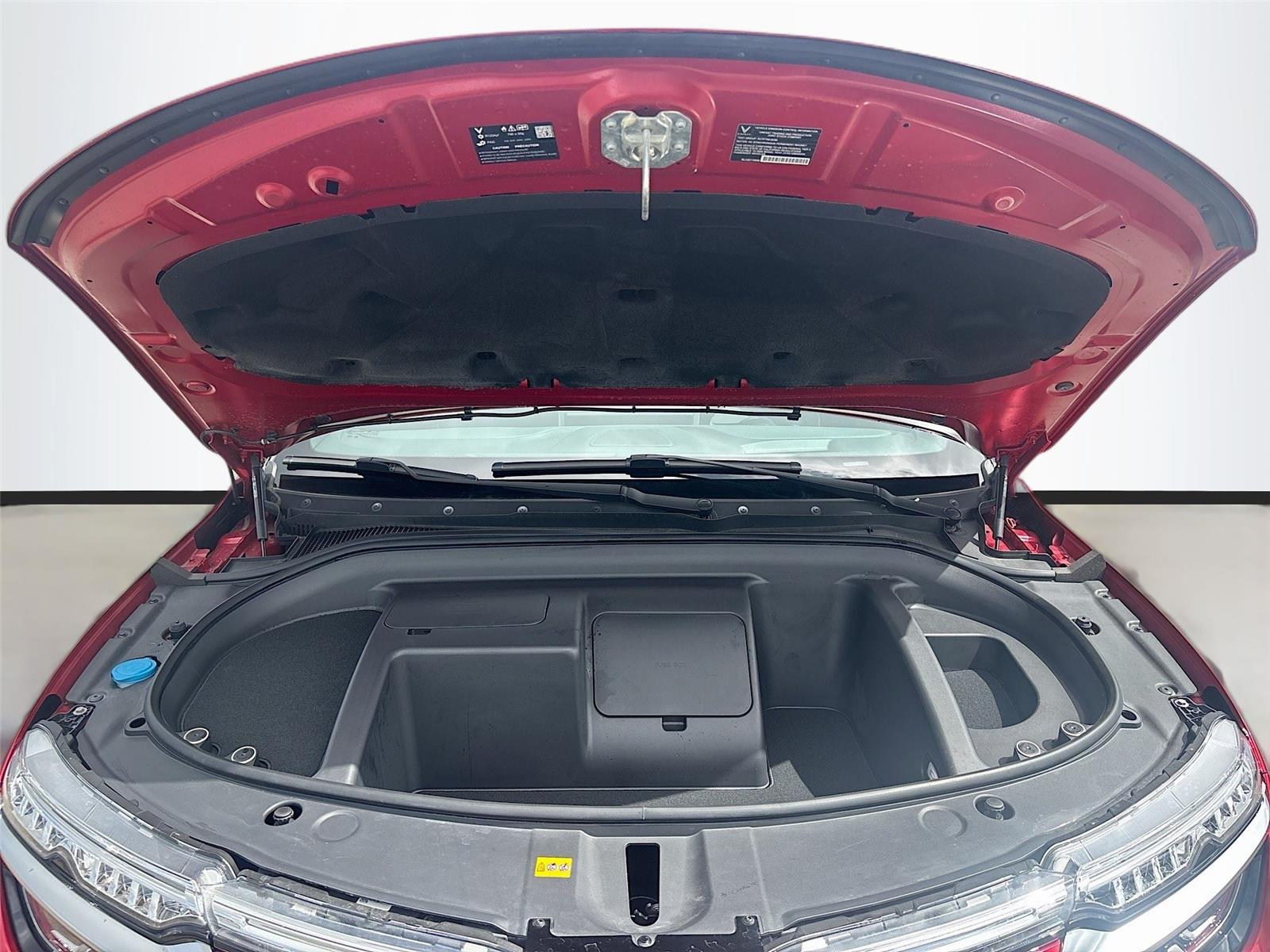 2025 VINFAST TRAD VF 8 PLUS