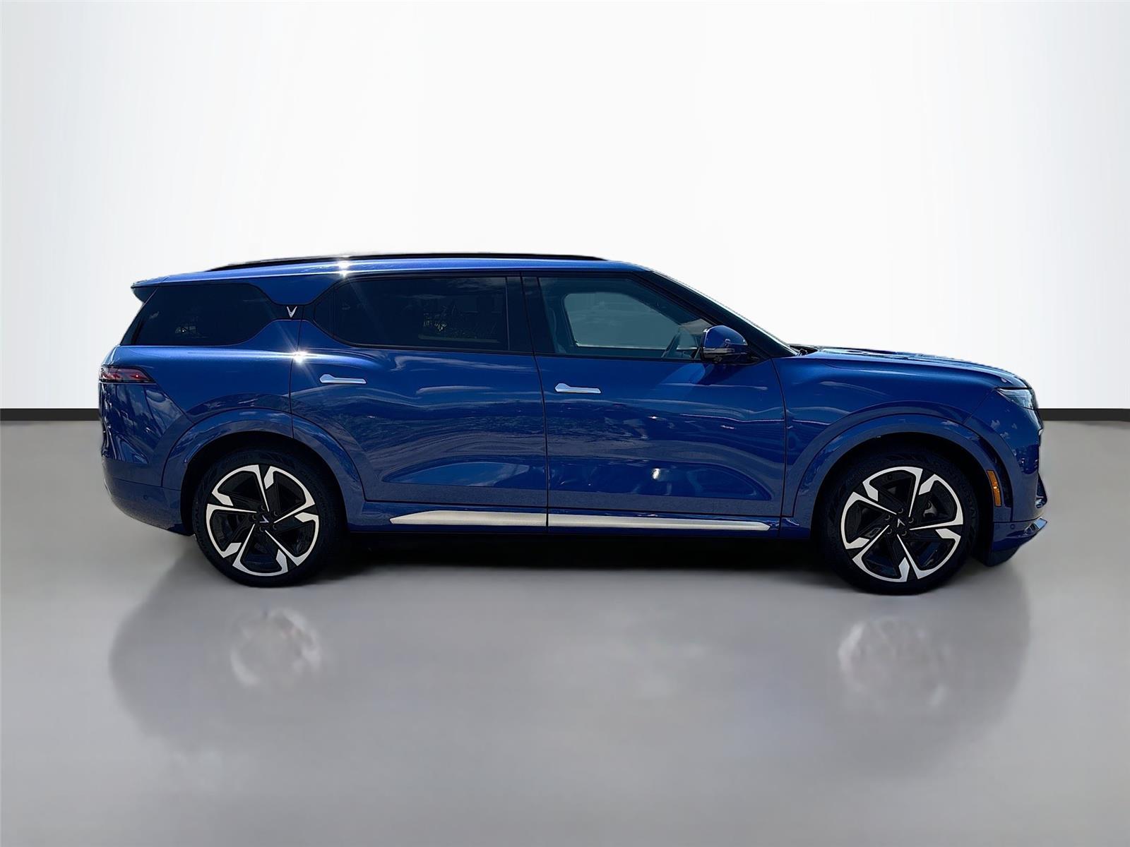 2024 VinFast VF 9 Plus