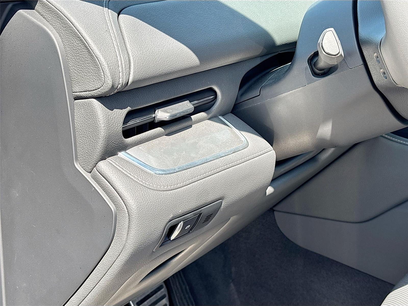 2024 VinFast VF 9 Plus