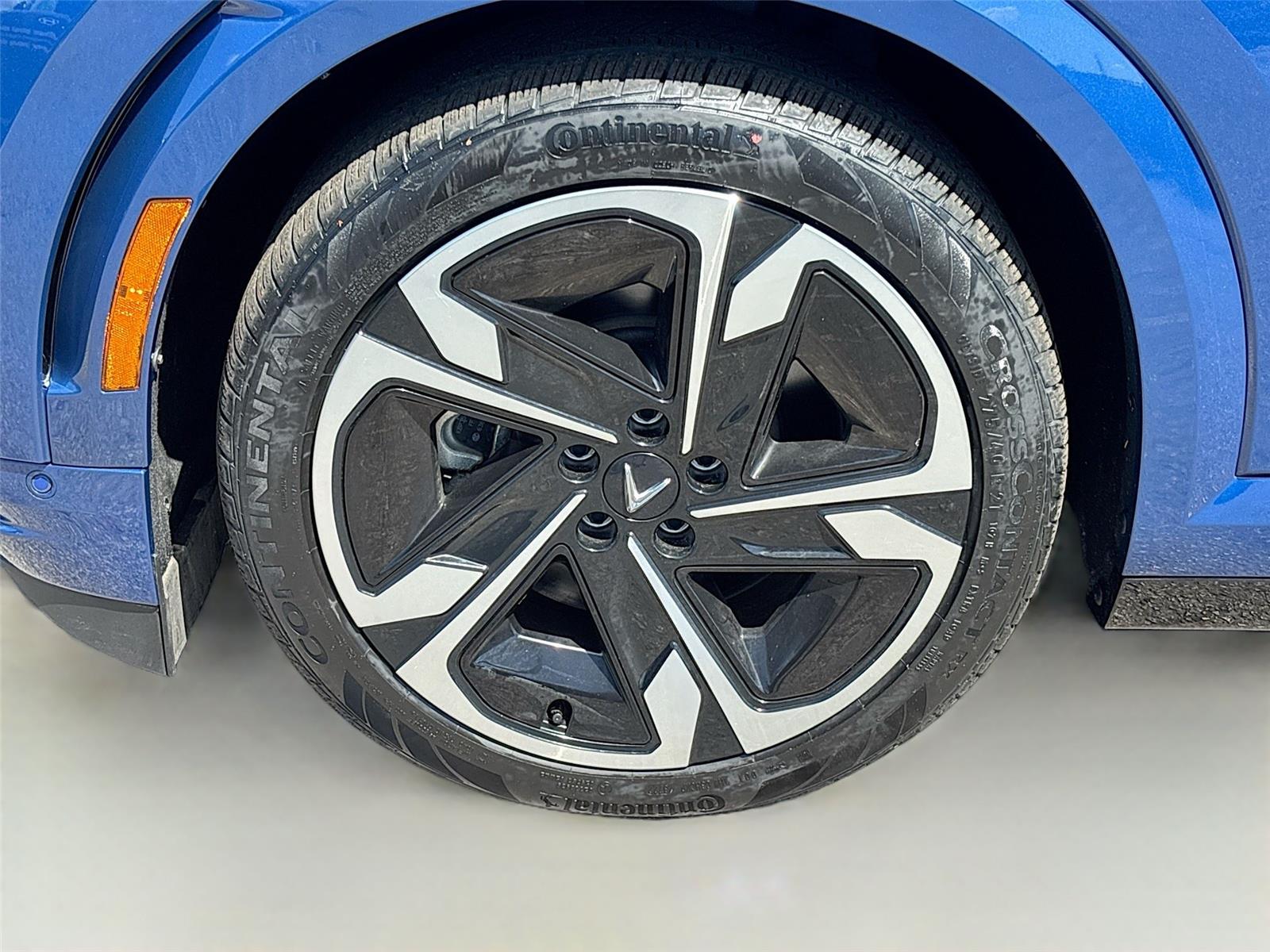 2024 VinFast VF 9 Plus