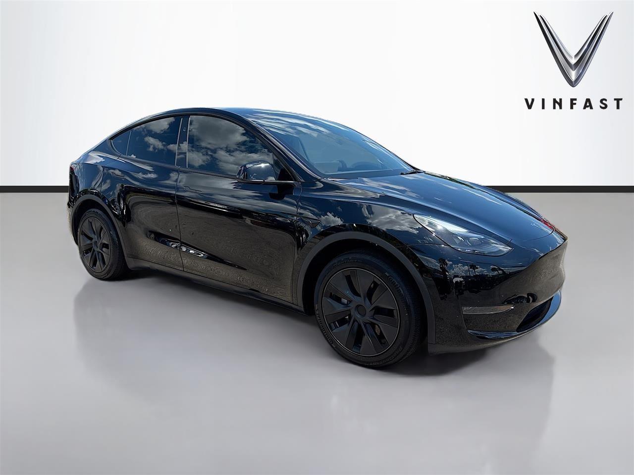 2025 Tesla Model Y Long Range Rear Wheel Drive's photo