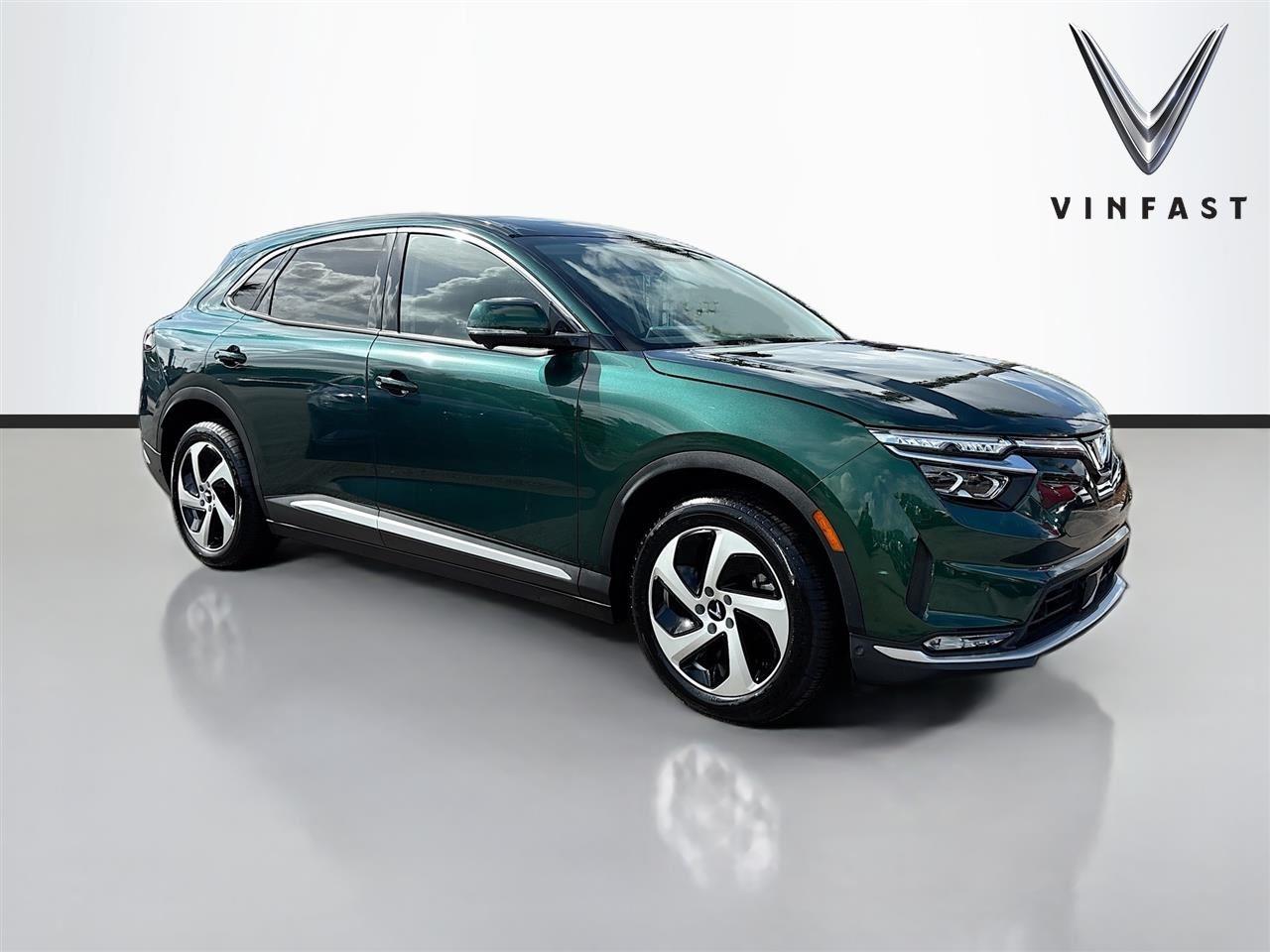 2025 VinFast VF 8 VF 8 Eco Standard Range's photo