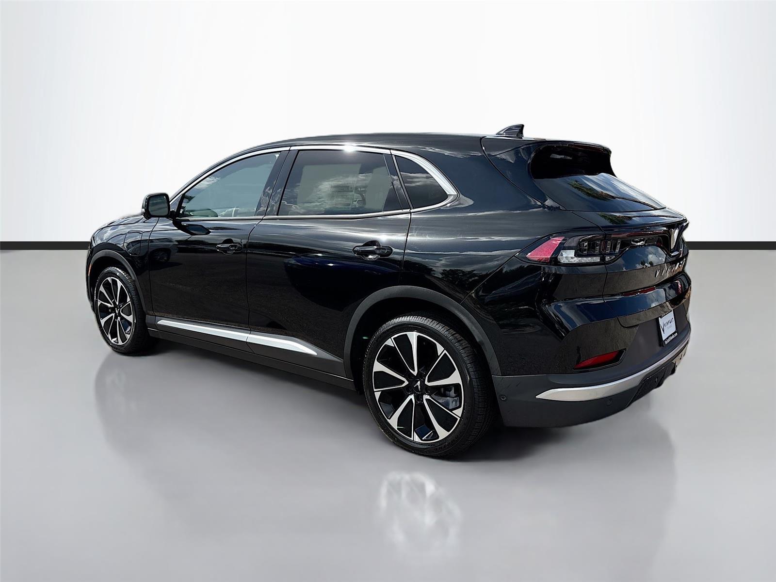 2025 VinFast VF 8 Plus