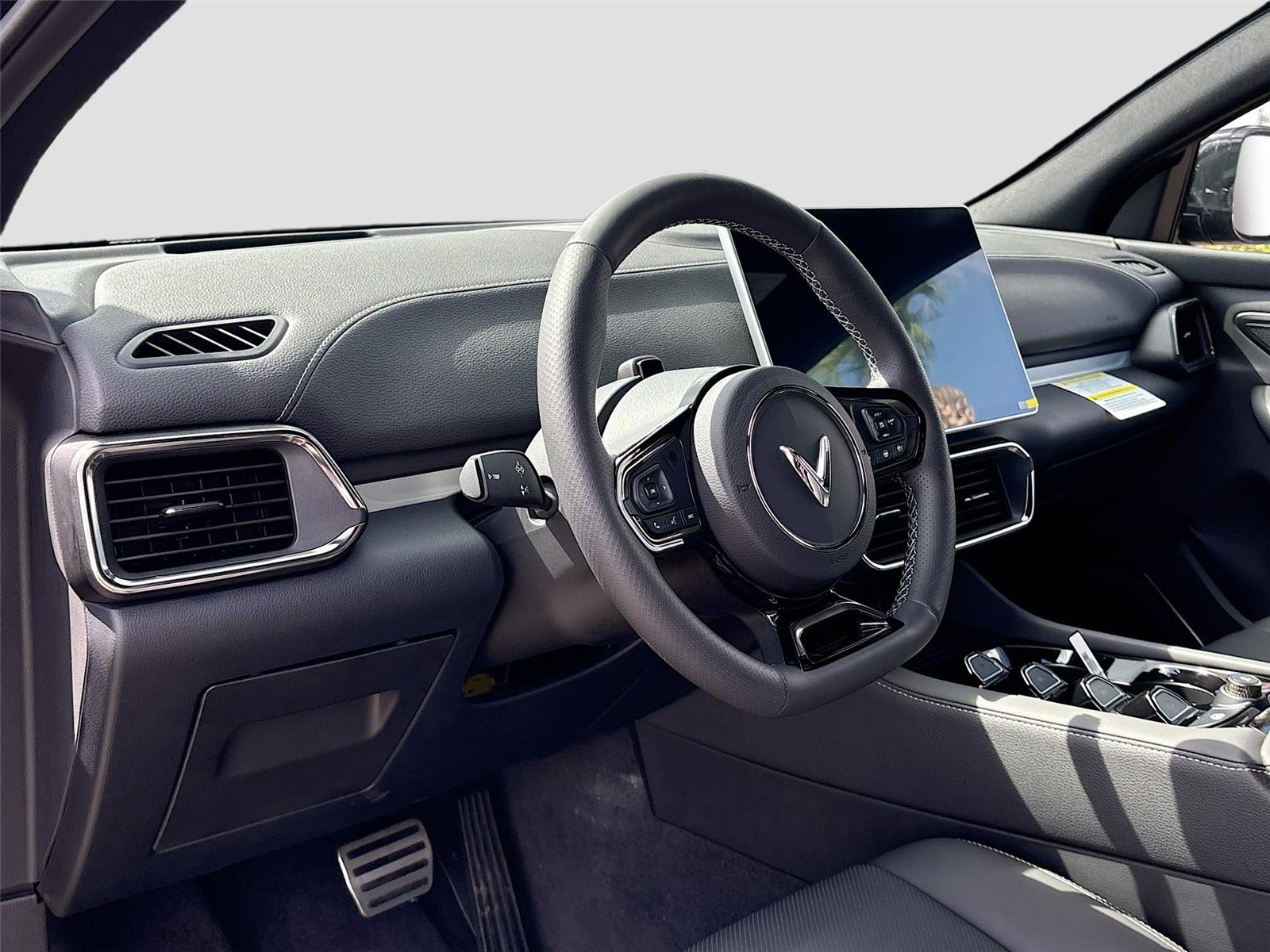 2025 VinFast VF 8 Plus