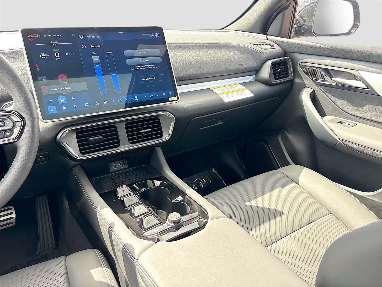 2025 VinFast VF 8 Plus