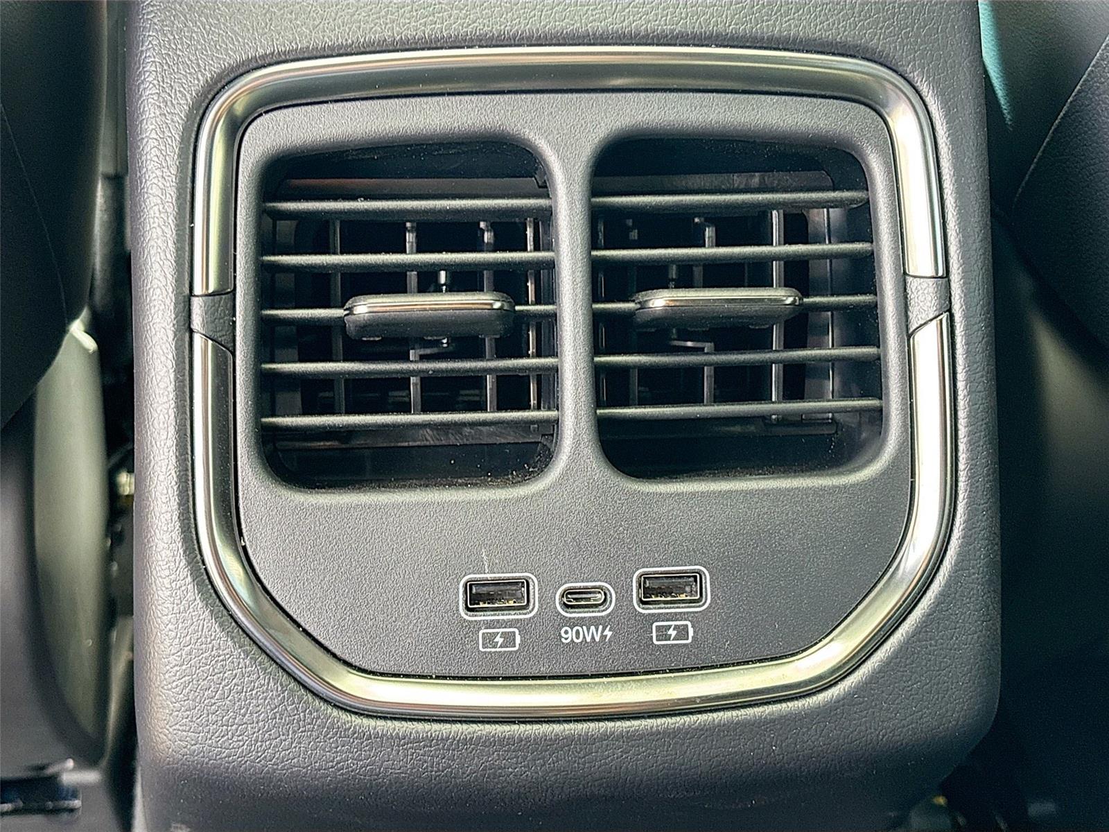 2025 VinFast VF 8 Plus