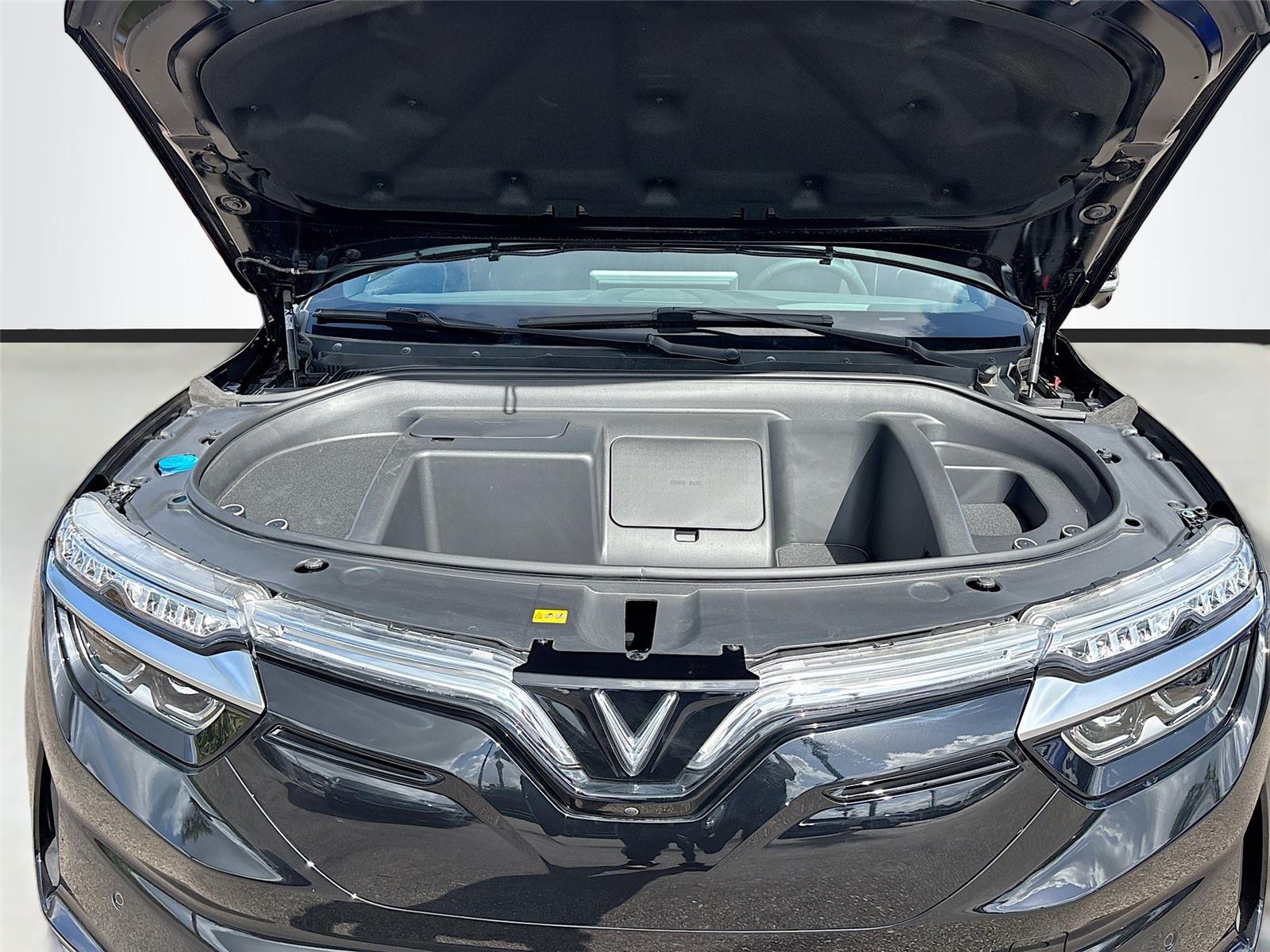2025 VinFast VF 8 Plus