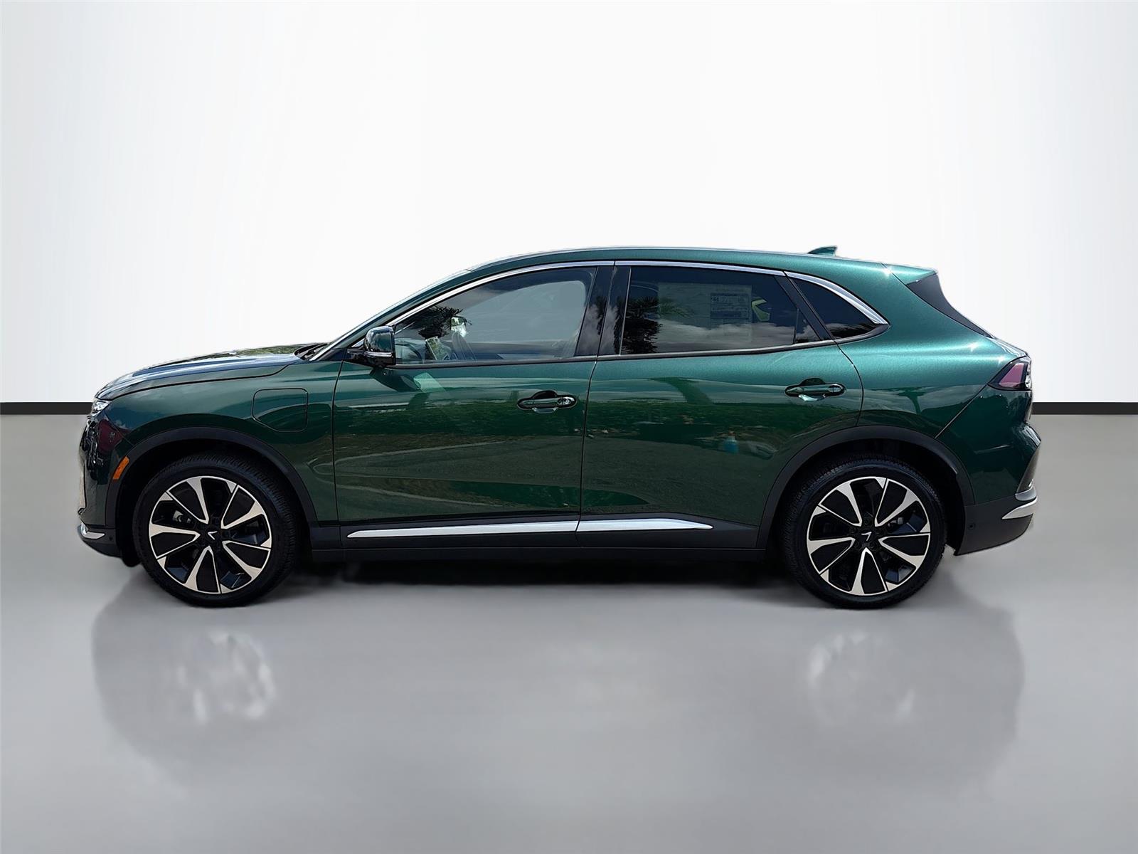 2025 VinFast VF 8 Plus