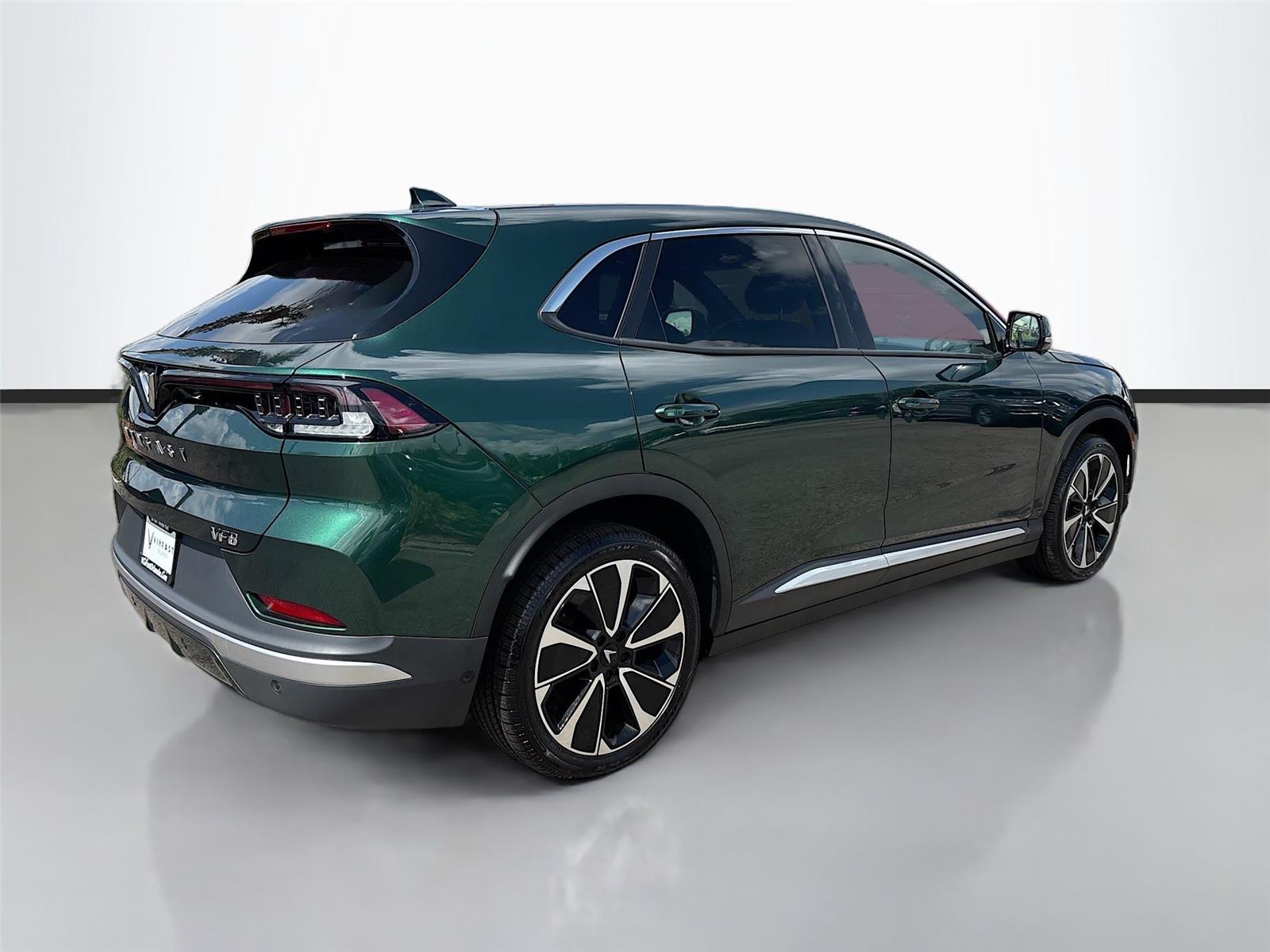 2025 VinFast VF 8 Plus