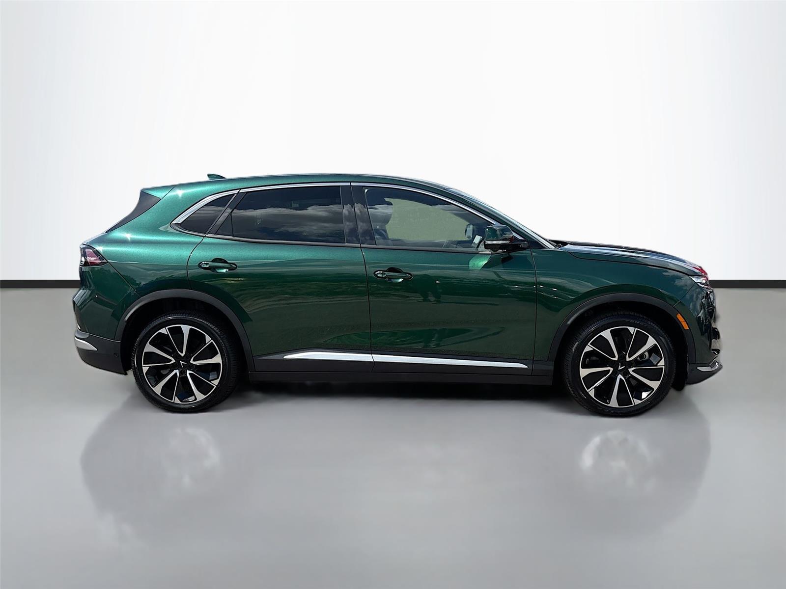 2025 VinFast VF 8 Plus