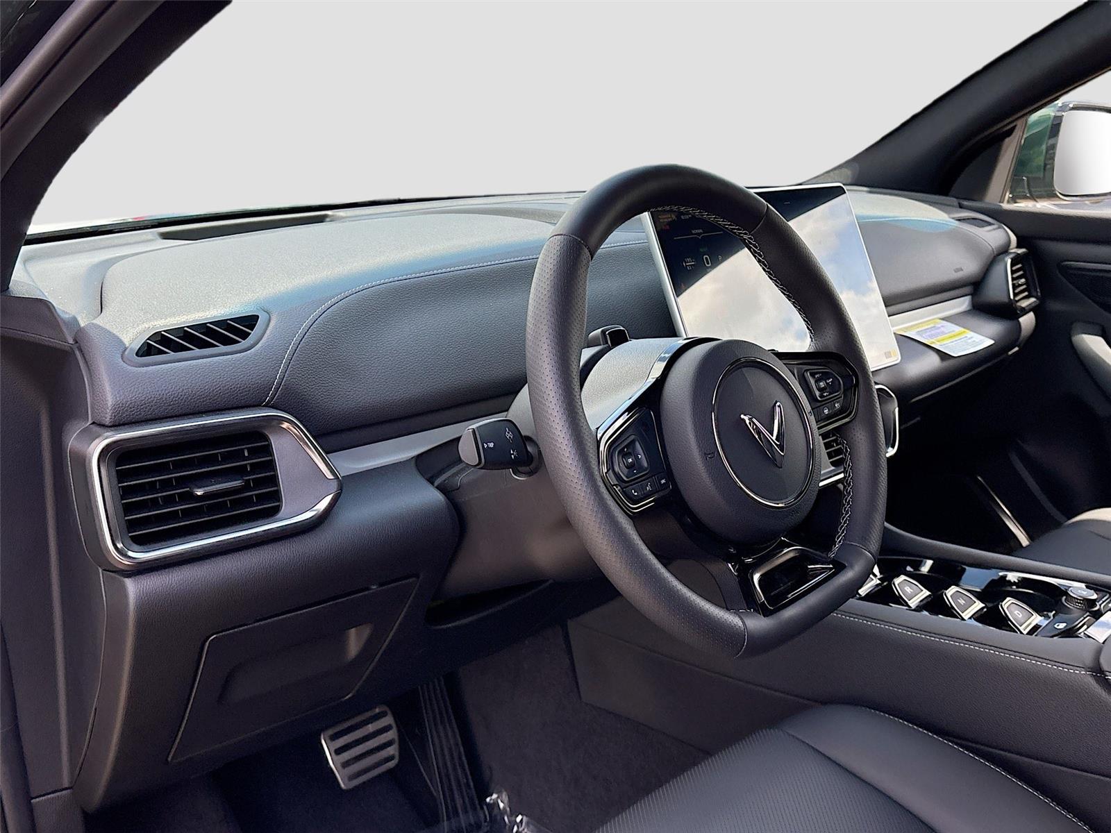 2025 VinFast VF 8 Plus