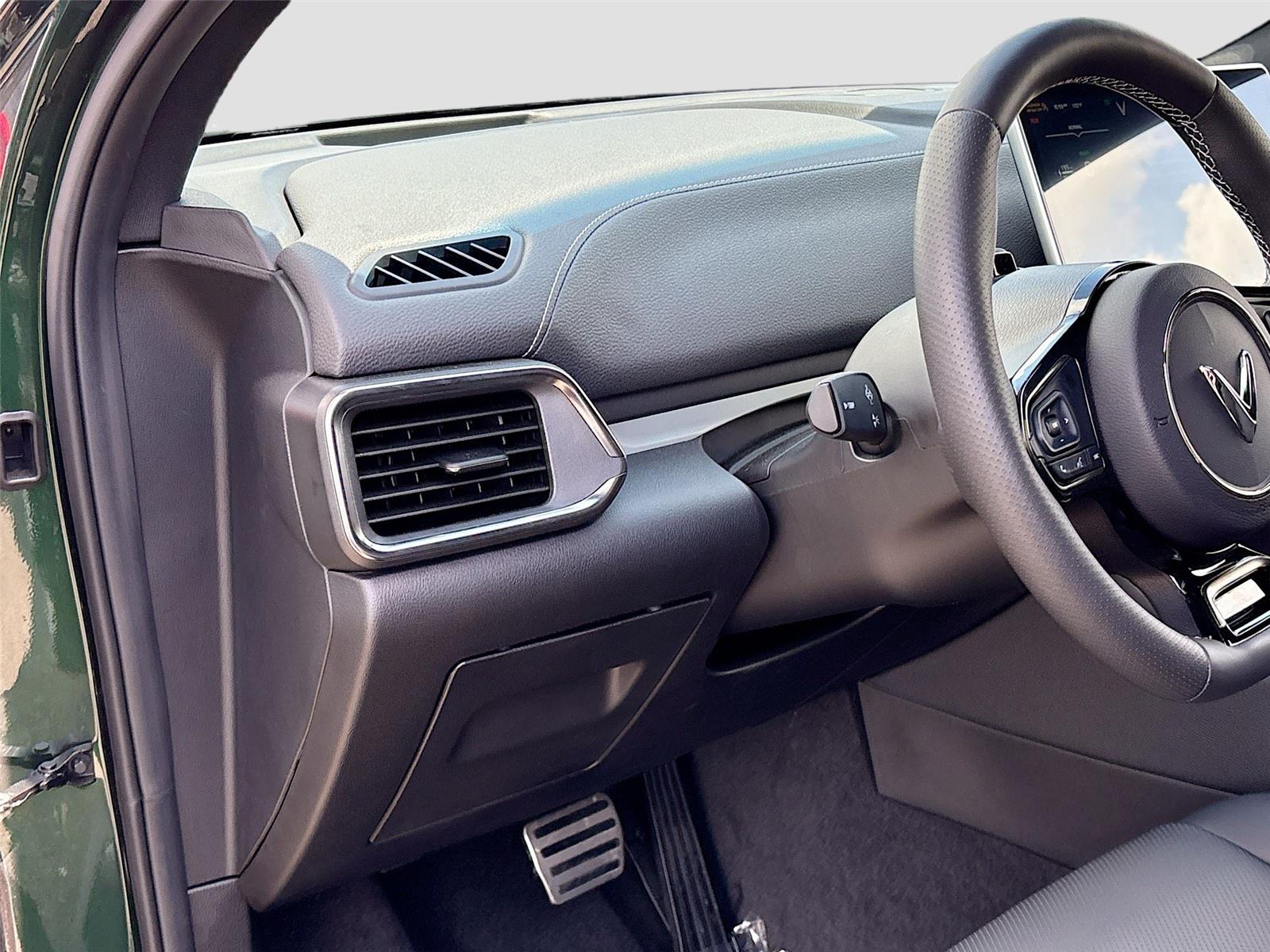 2025 VinFast VF 8 Plus