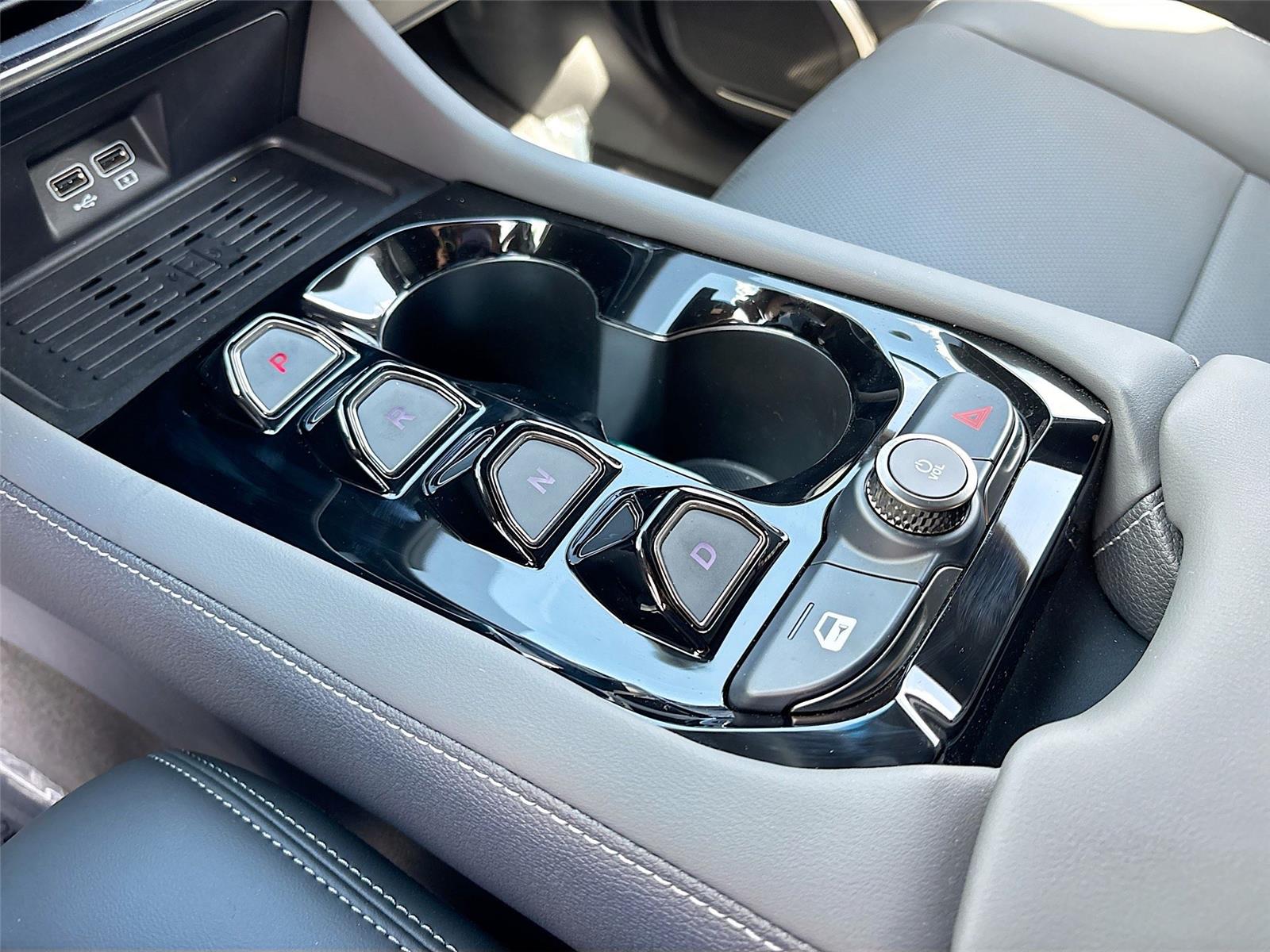 2025 VinFast VF 8 Plus