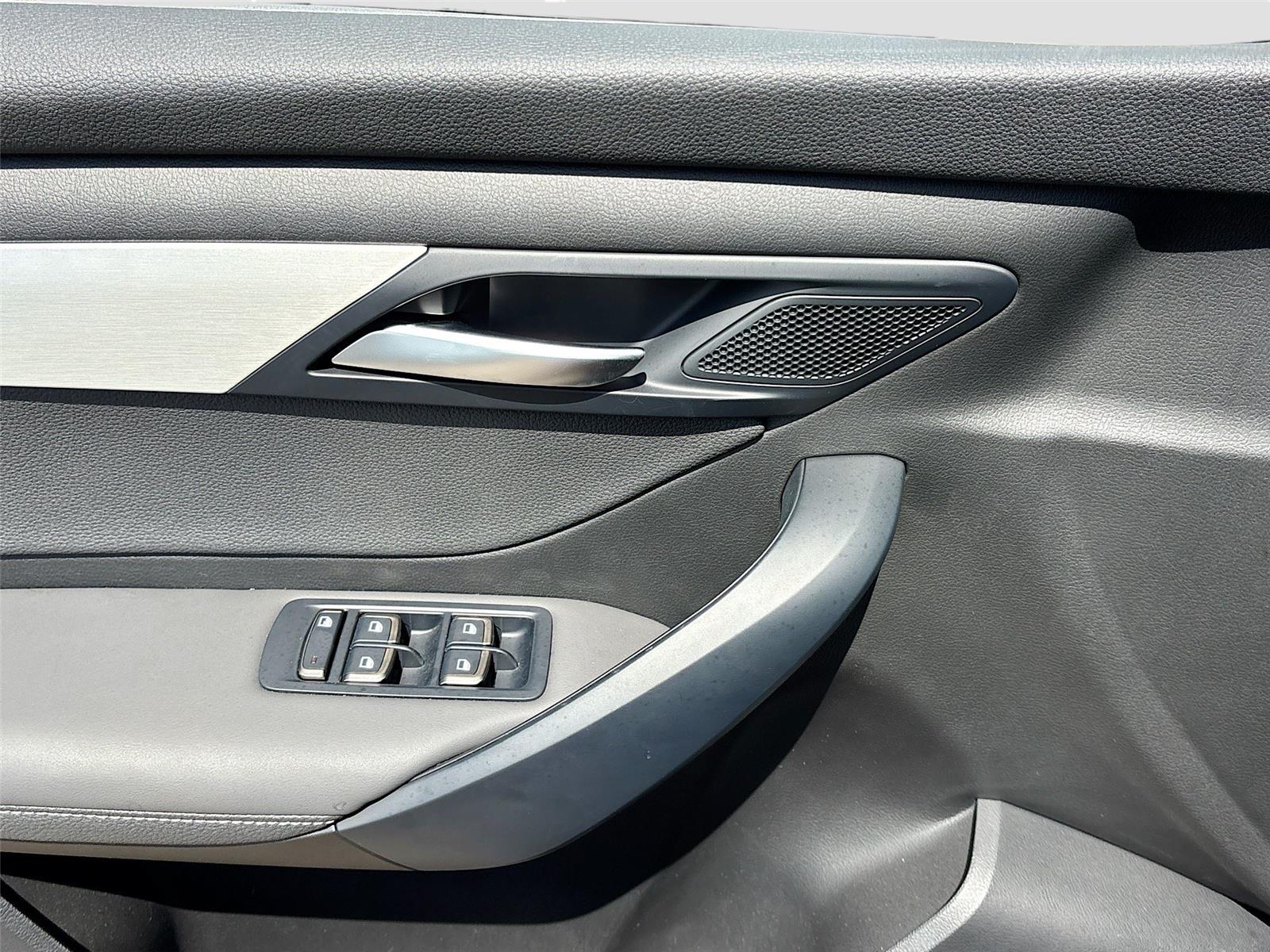 2025 VinFast VF 8 Plus