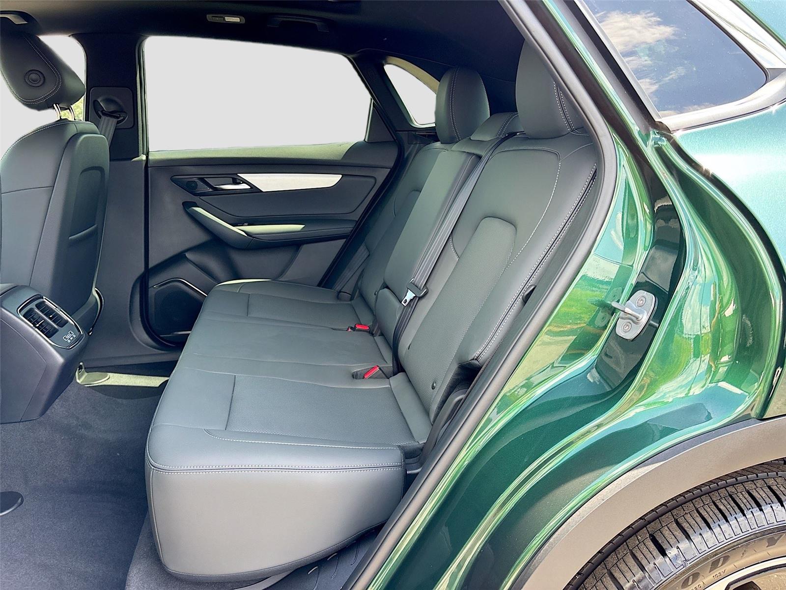 2025 VinFast VF 8 Plus