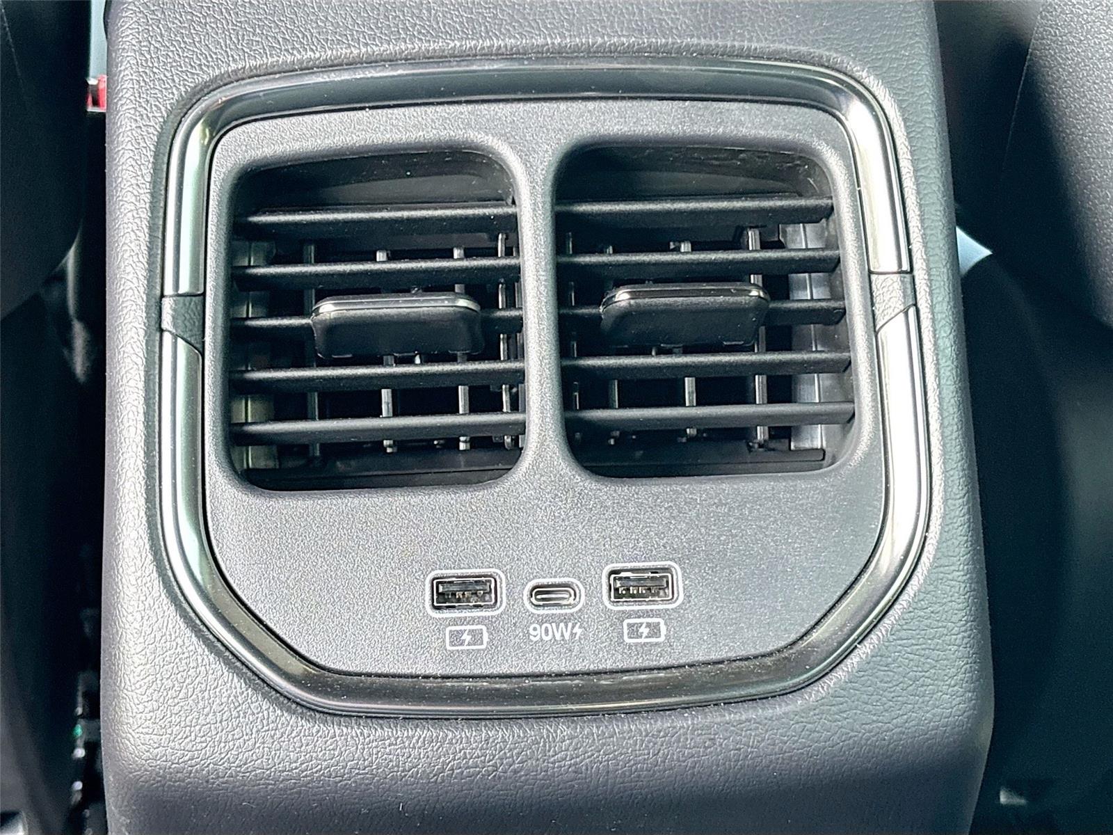 2025 VinFast VF 8 Plus