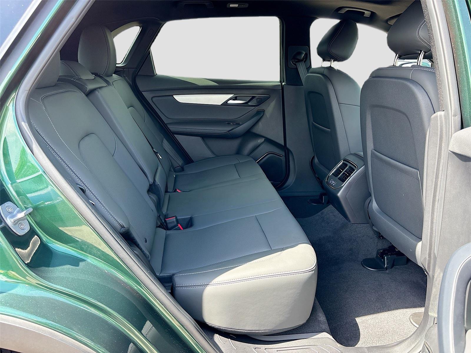 2025 VinFast VF 8 Plus