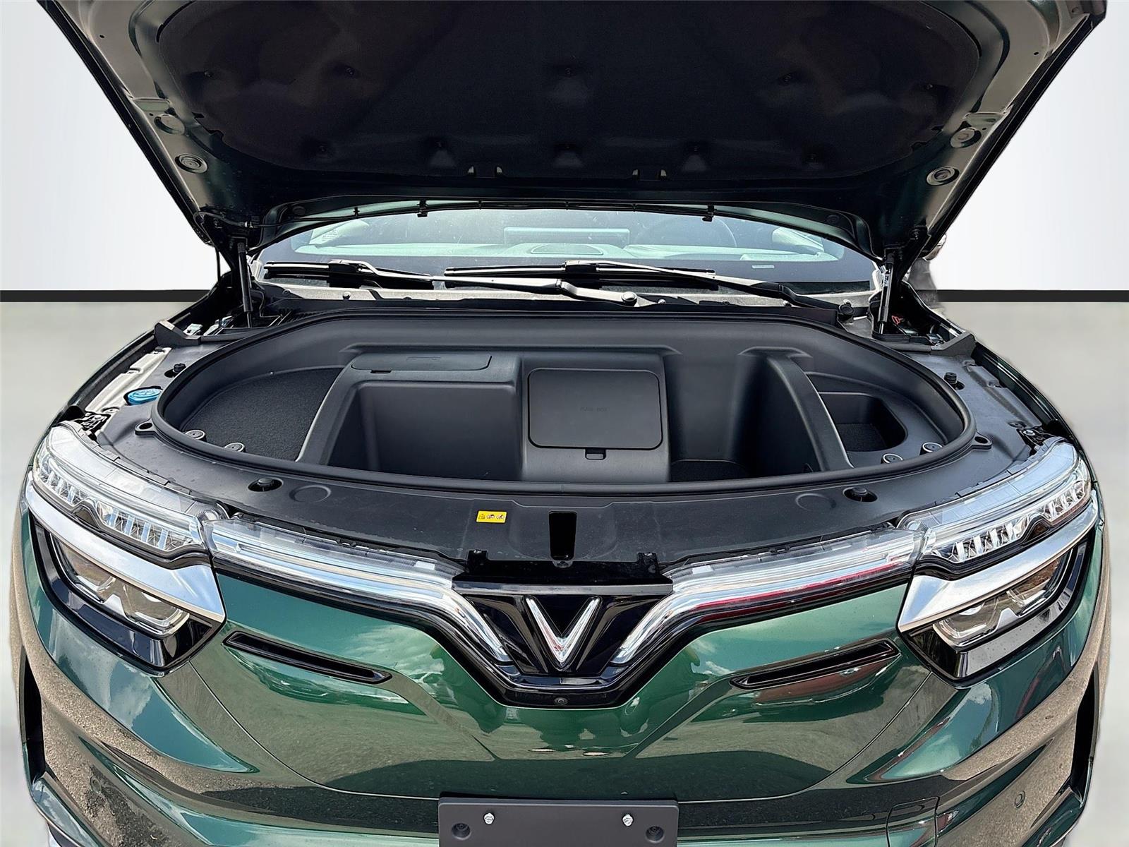 2025 VinFast VF 8 Plus