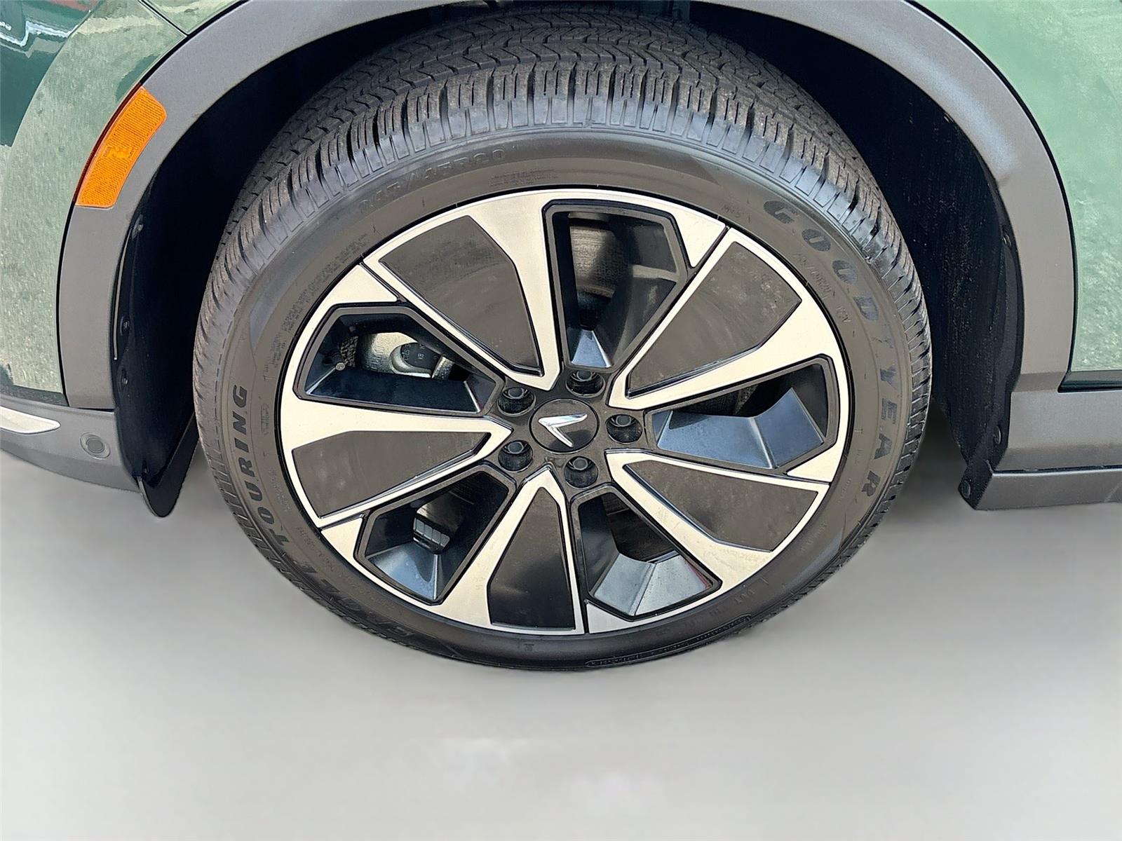 2025 VinFast VF 8 Plus