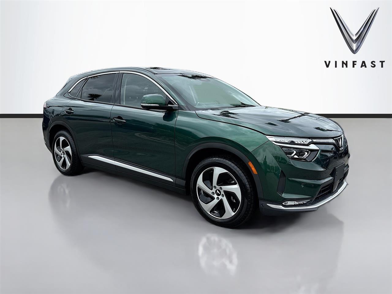 2025 VinFast VF 8 Eco