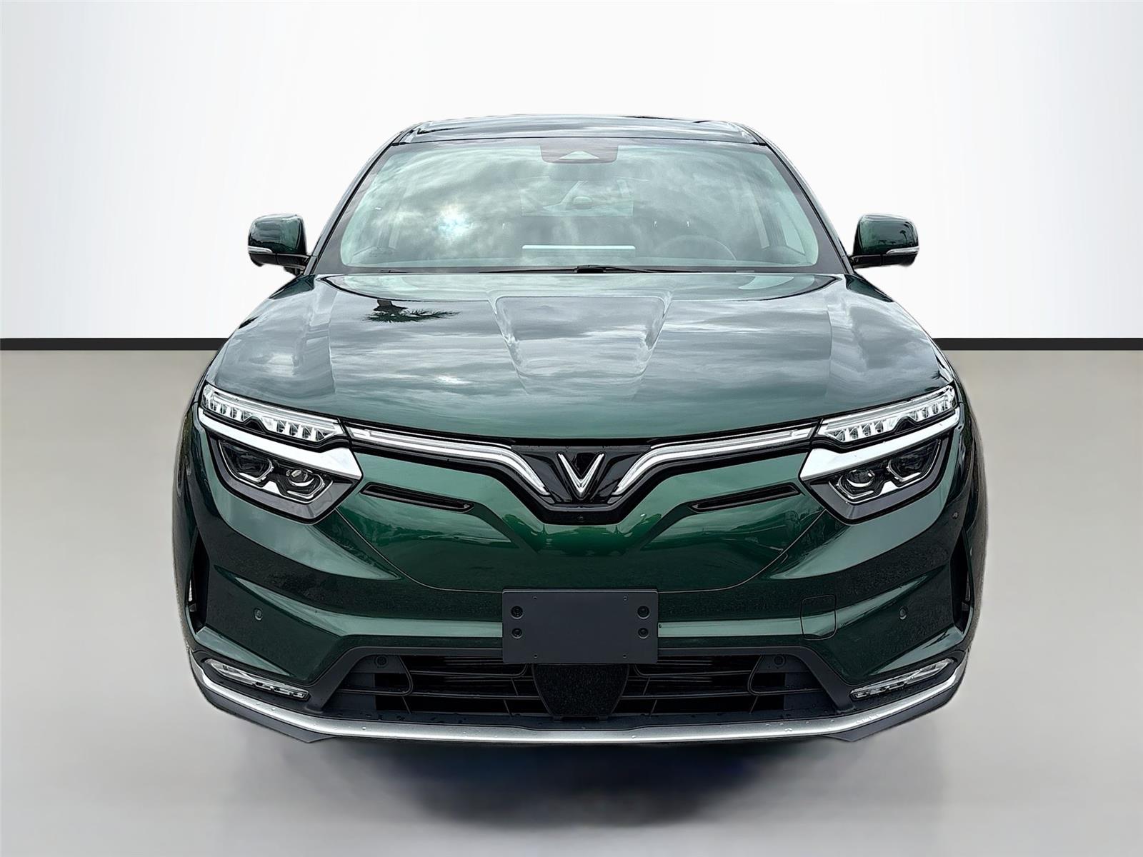 2025 VinFast VF 8 Eco