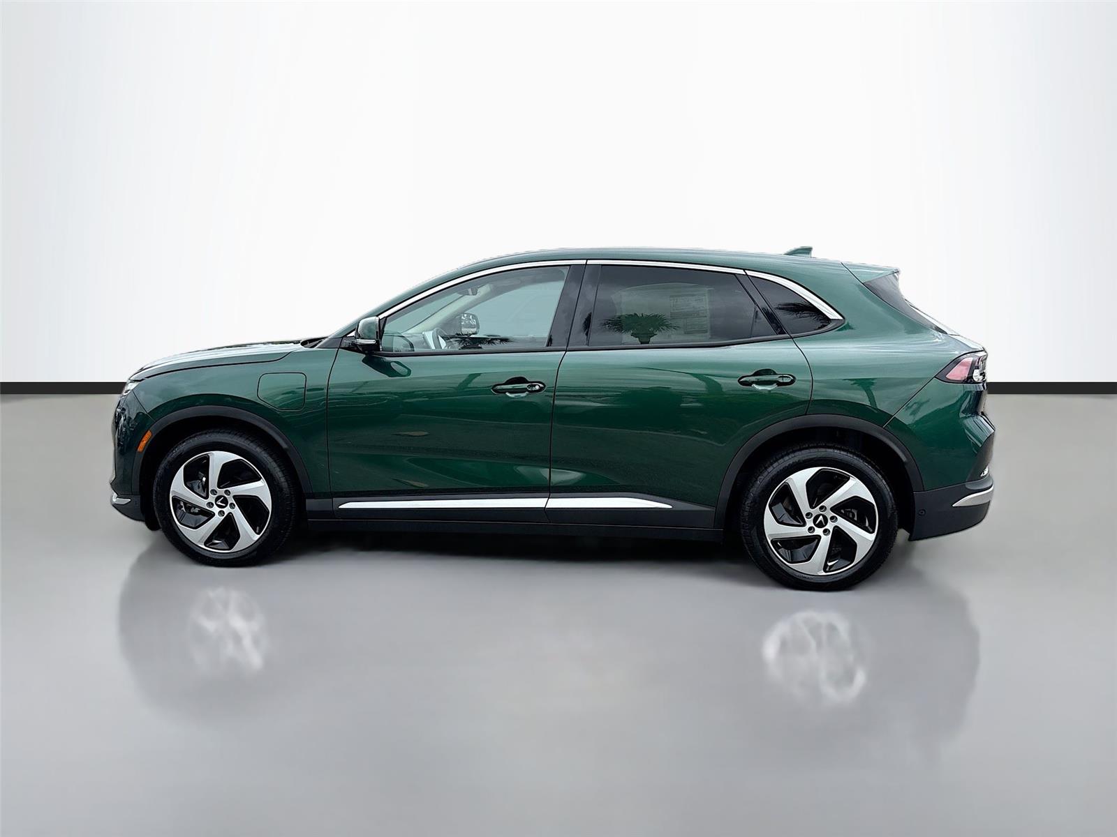 2025 VinFast VF 8 Eco