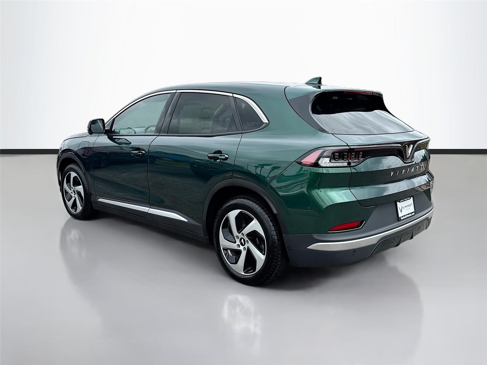 2025 VinFast VF 8 Eco