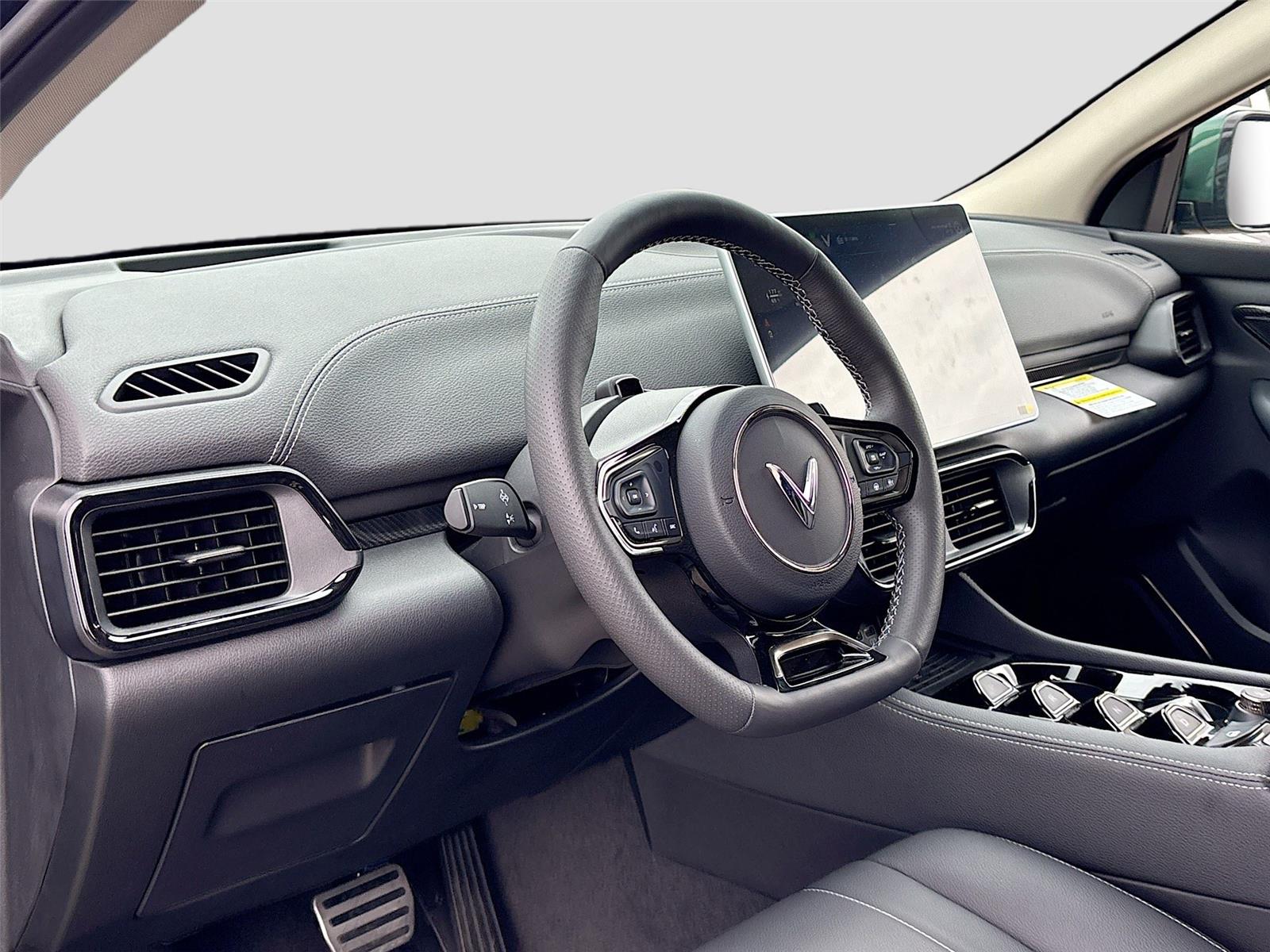 2025 VinFast VF 8 Eco
