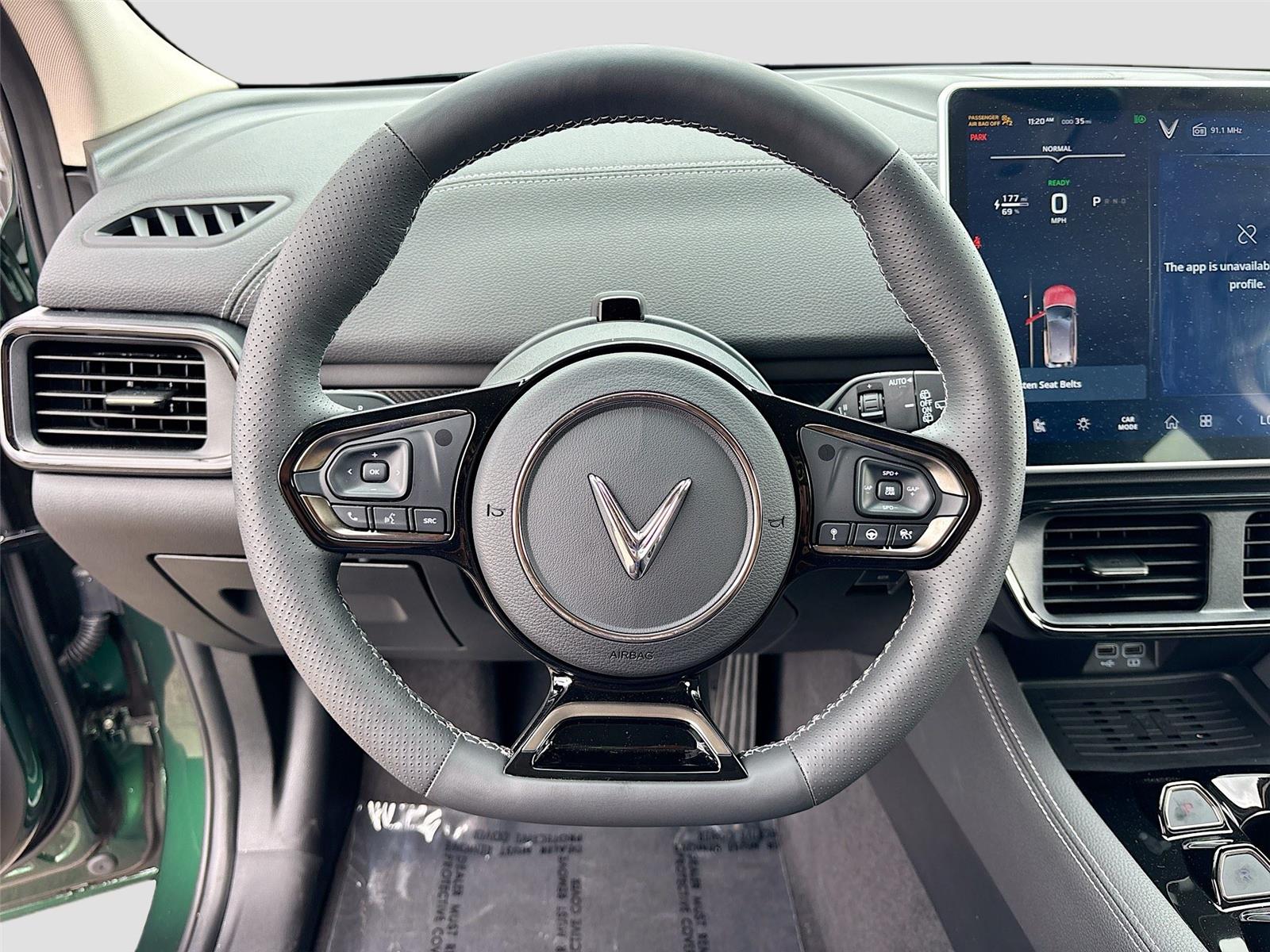 2025 VinFast VF 8 Eco