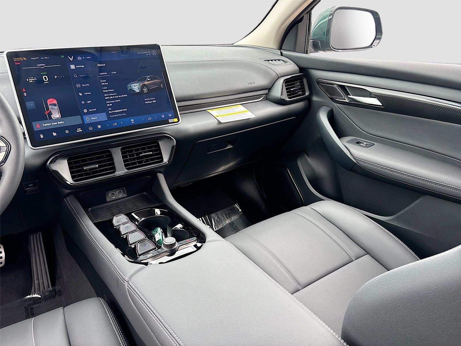 2025 VinFast VF 8 Eco