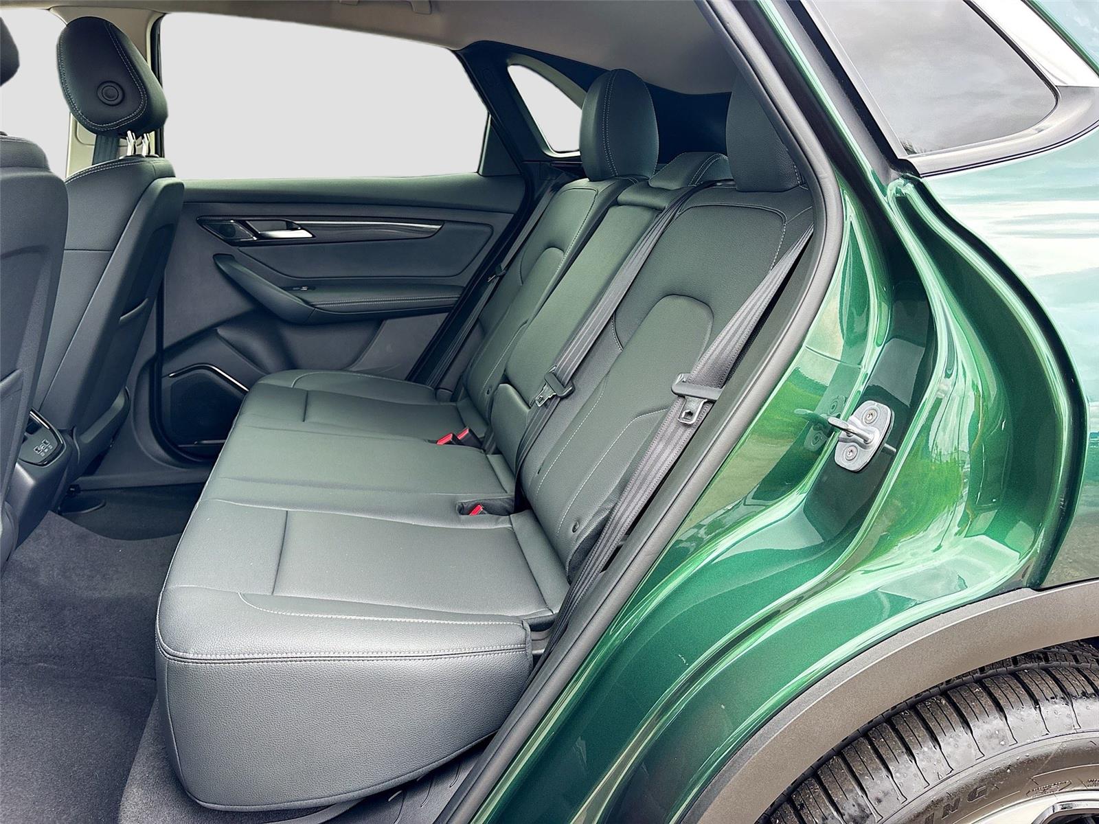 2025 VinFast VF 8 Eco