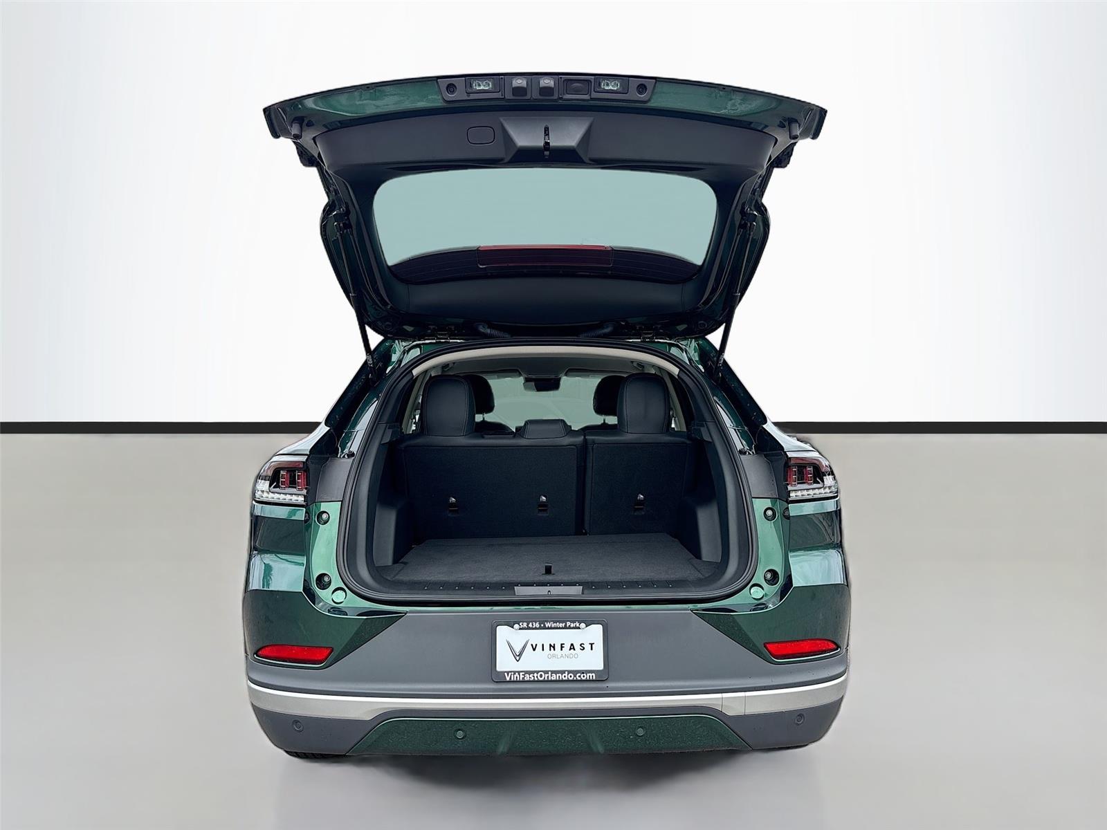 2025 VinFast VF 8 Eco