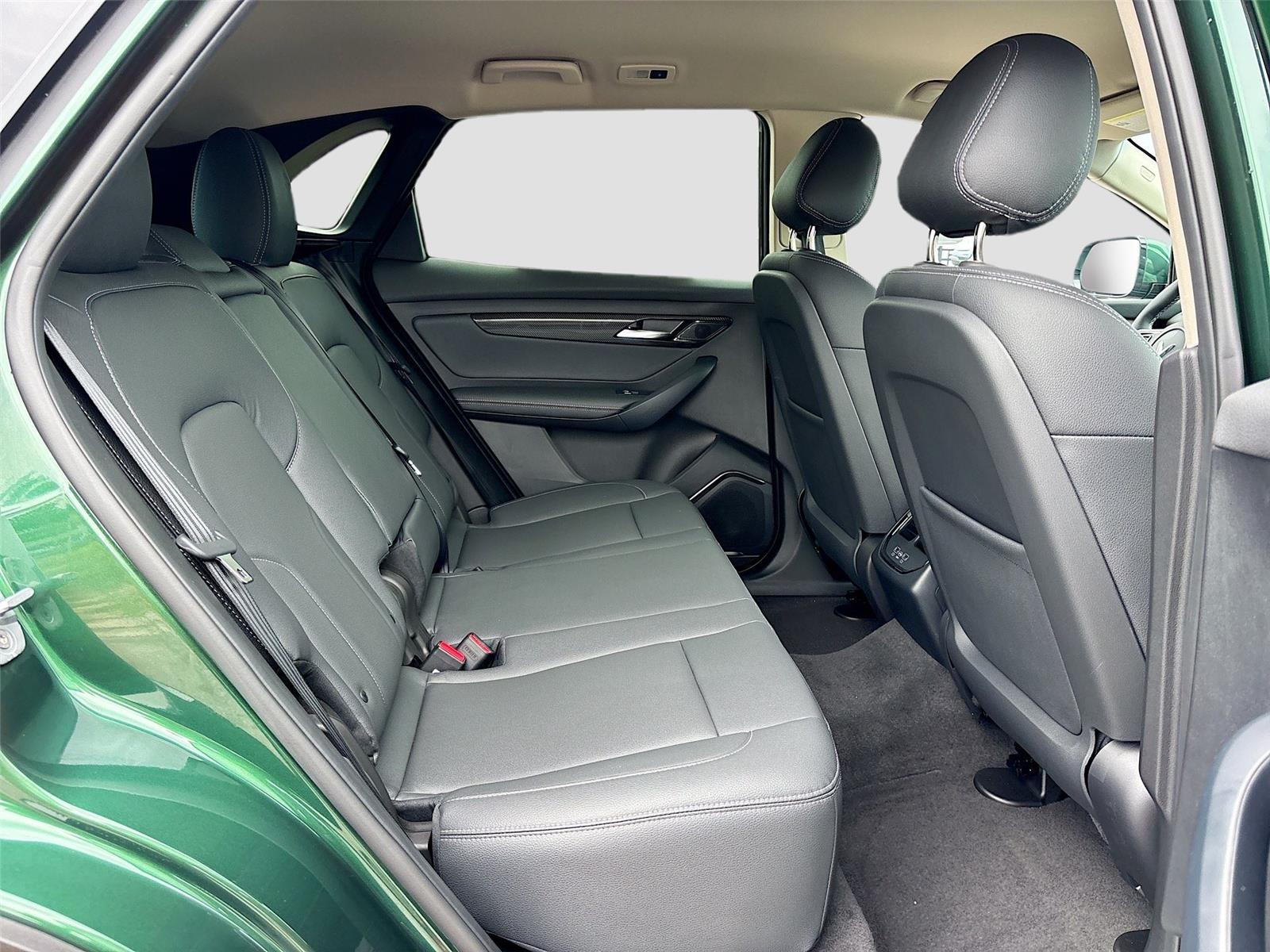 2025 VinFast VF 8 Eco
