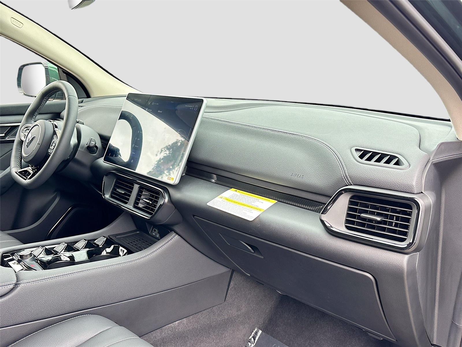 2025 VinFast VF 8 Eco