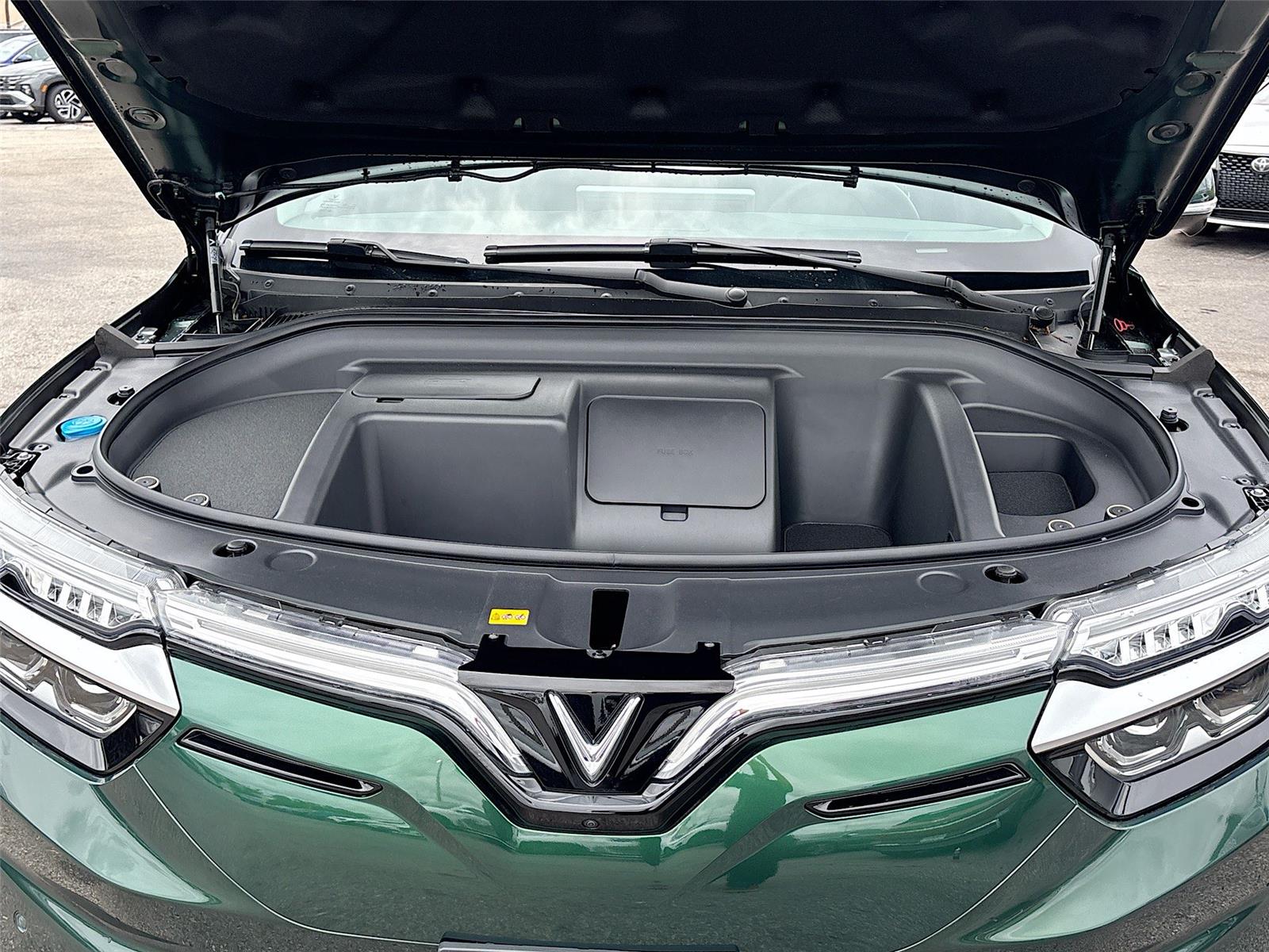 2025 VinFast VF 8 Eco