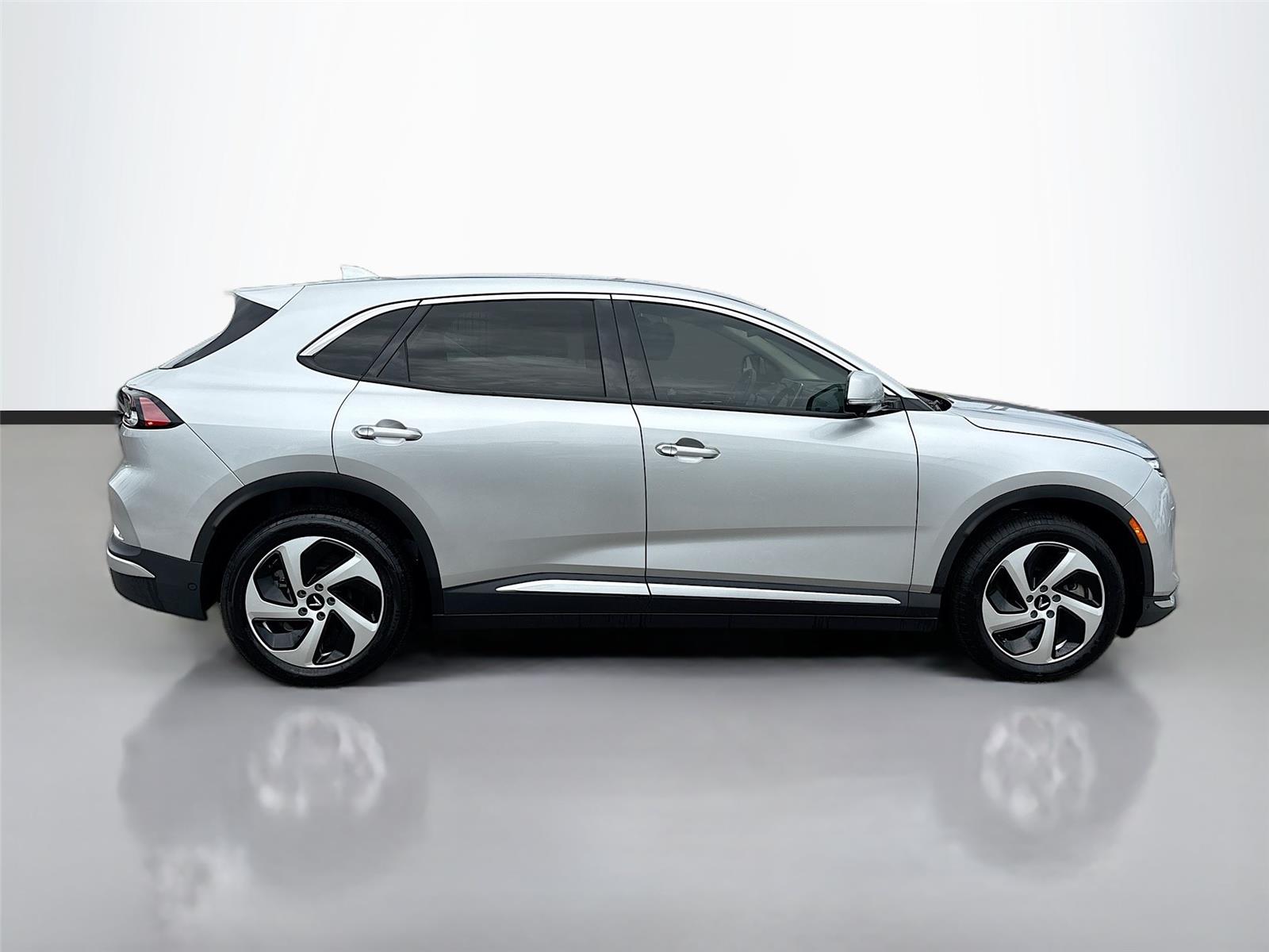 2025 VinFast VF 8 Eco