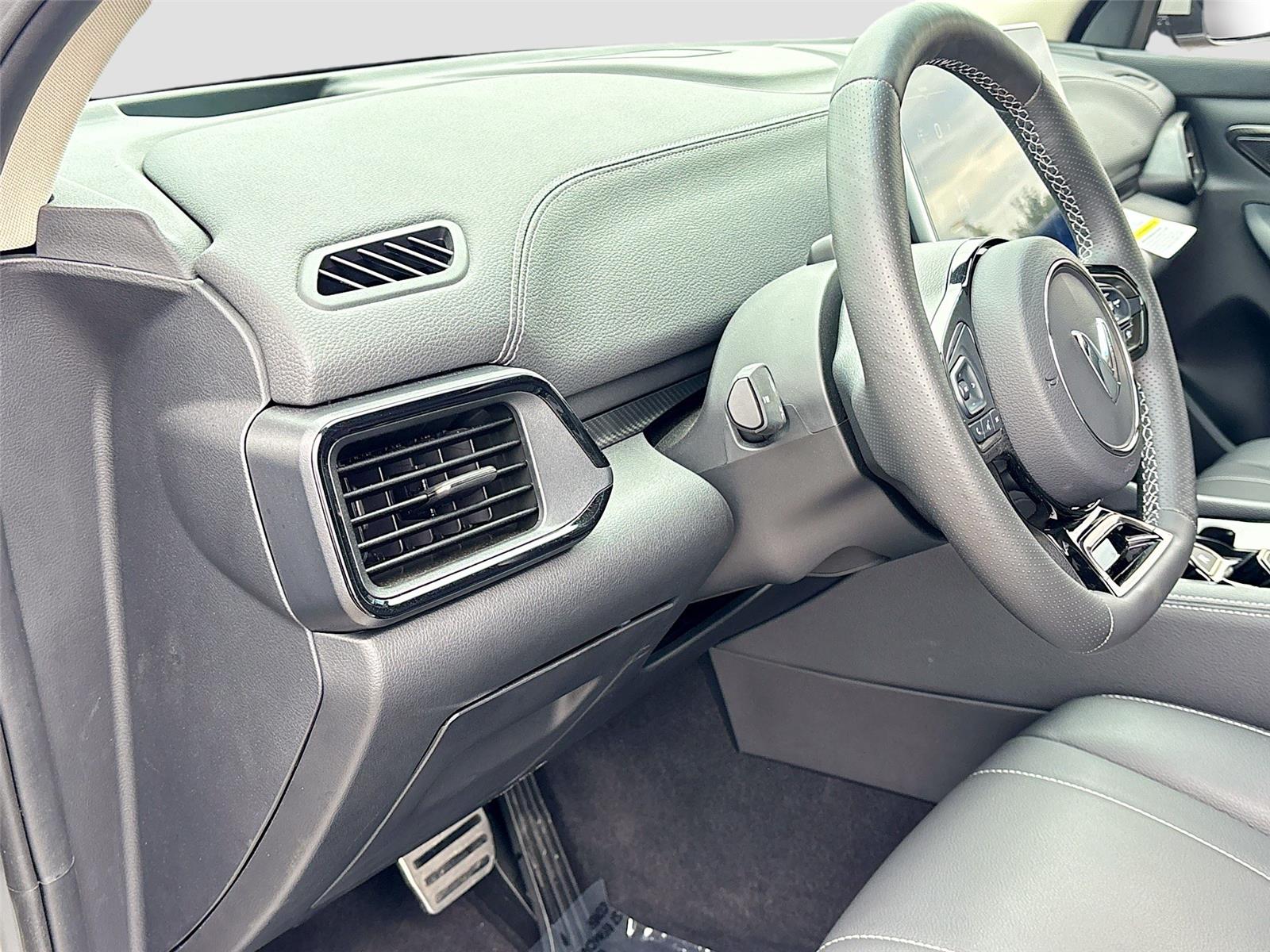 2025 VinFast VF 8 Eco