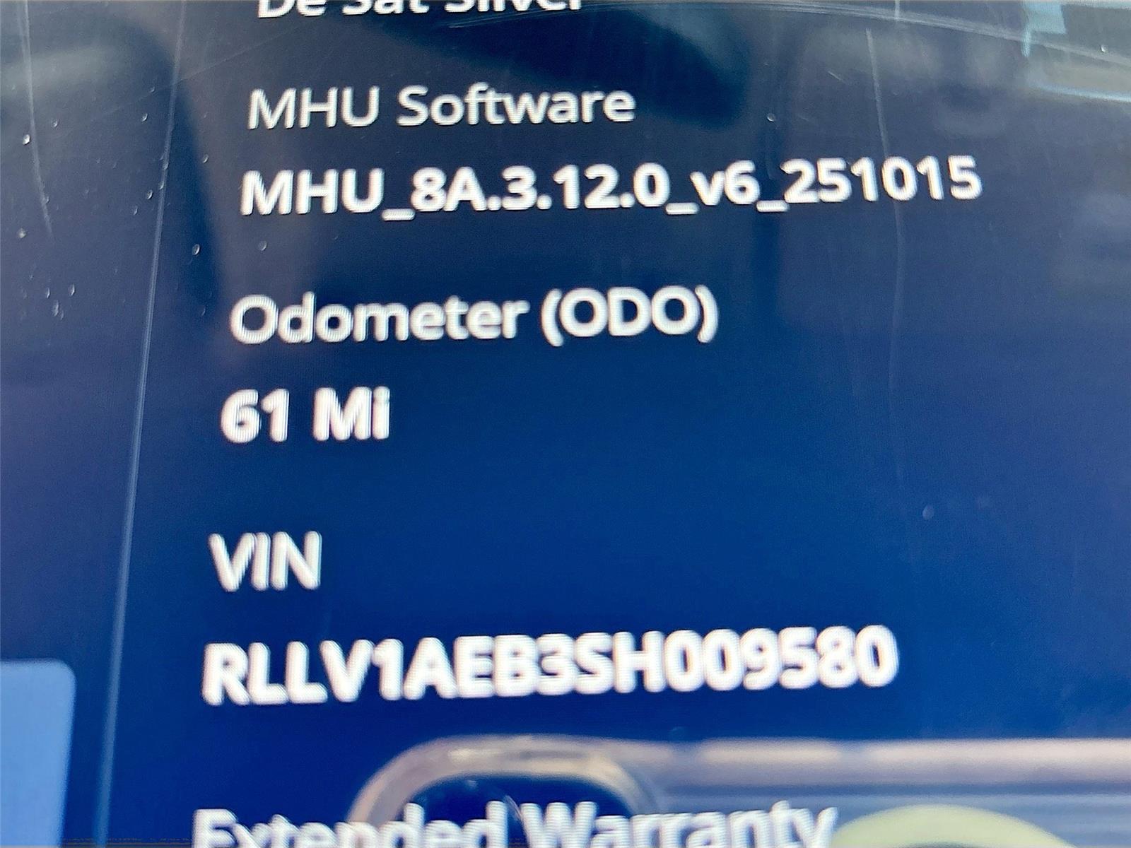 2025 VinFast VF 8 Eco