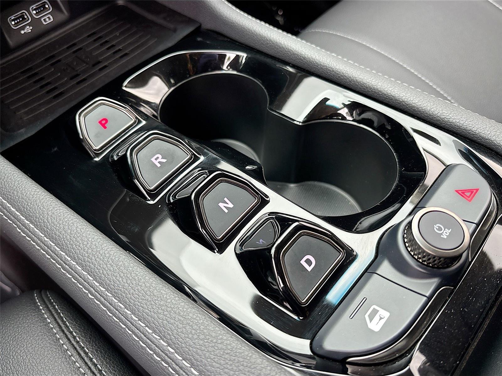 2025 VinFast VF 8 Eco